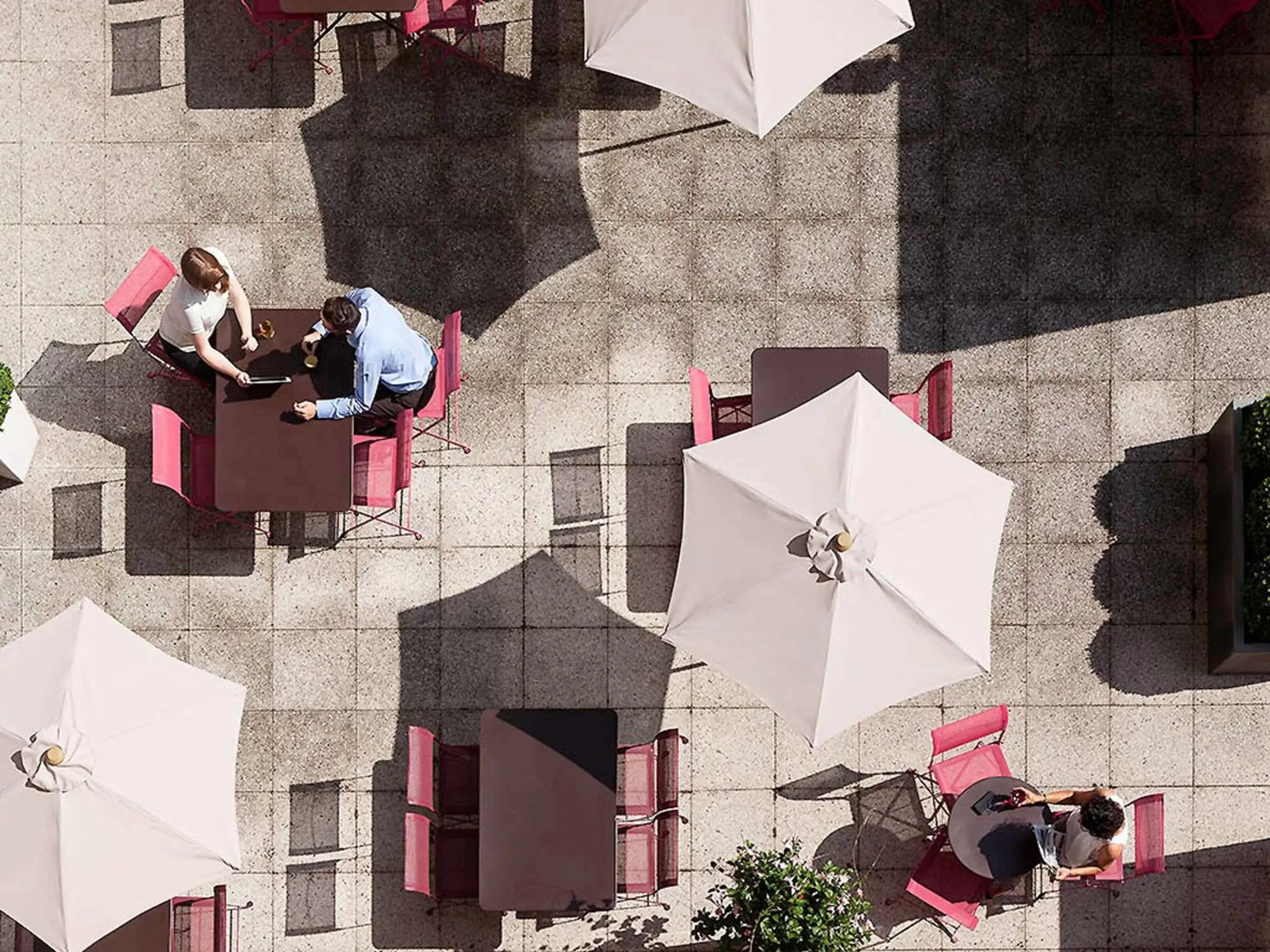 Lounge or bar in Novotel Suites Rouen Normandie