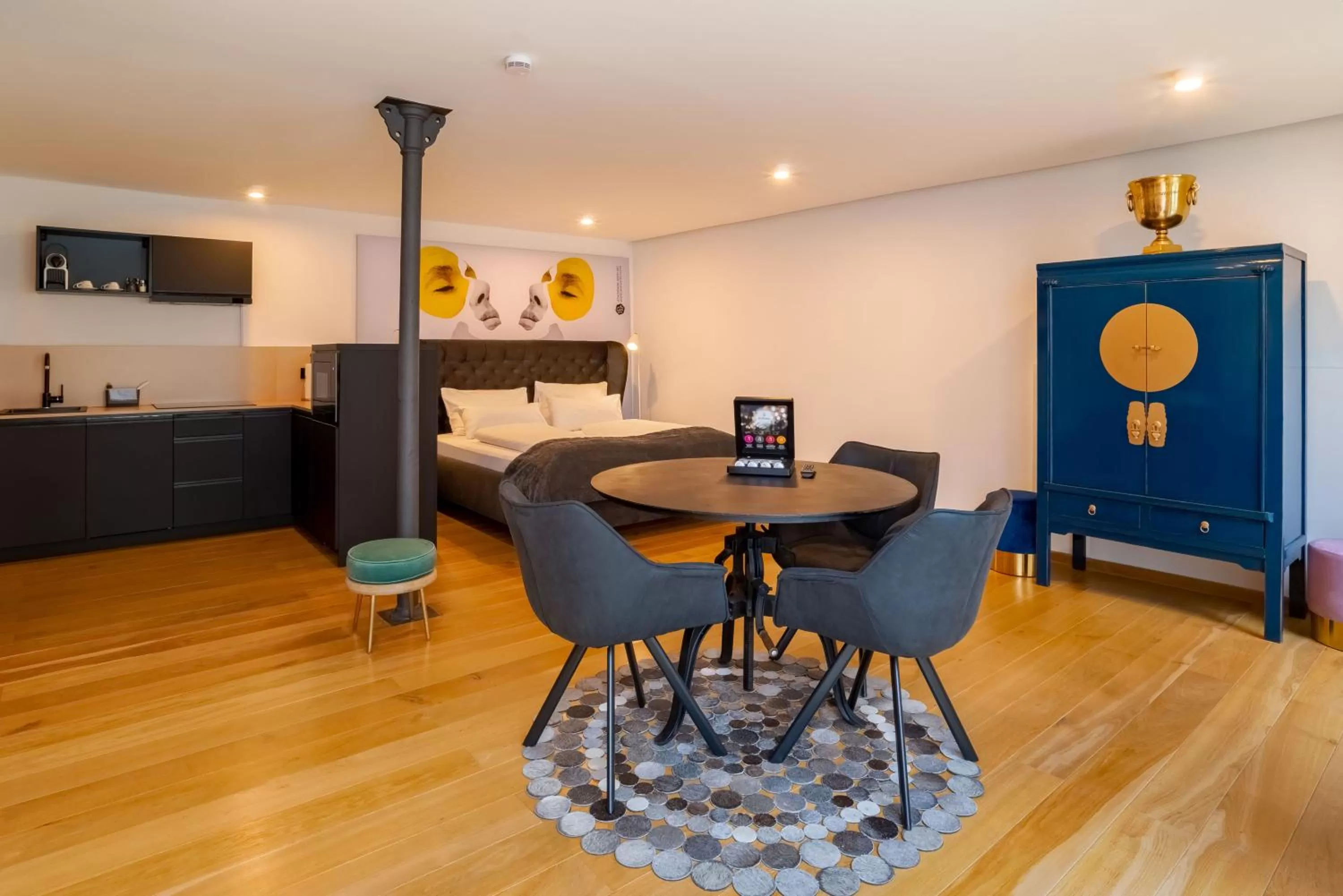 Living room in ANA Living Augsburg City Center by Arthotel ANA - Self-Service-Hotel