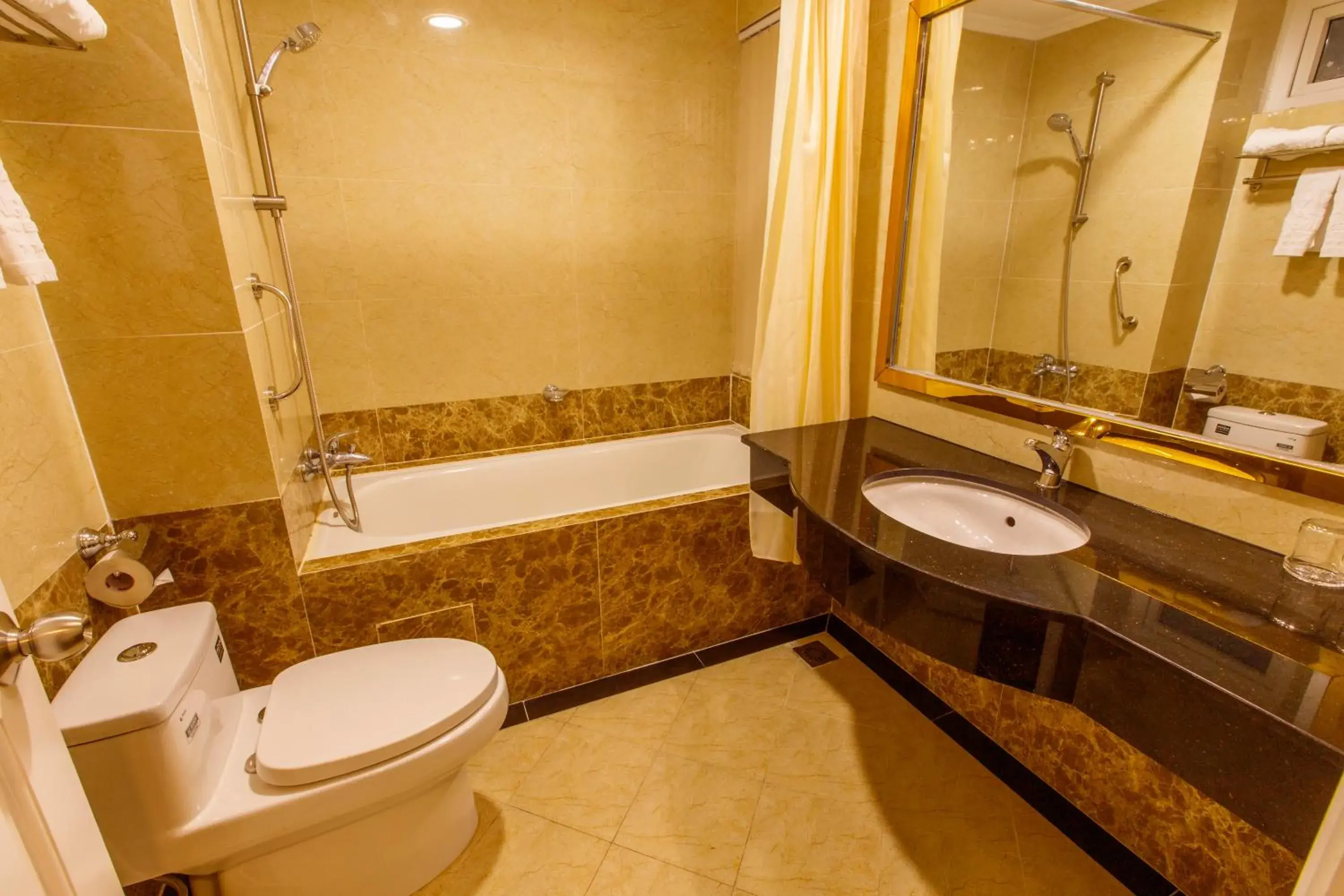 Bathroom in Huong Sen Annex Hotel