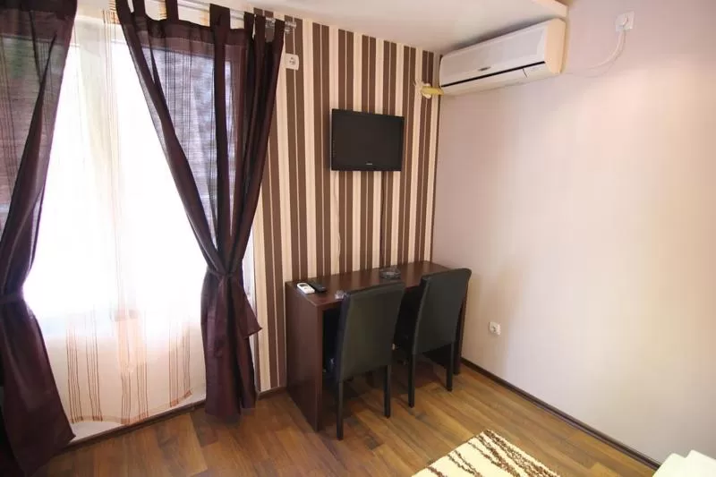 TV/Entertainment Center in LIRA EXCELLENT NIS