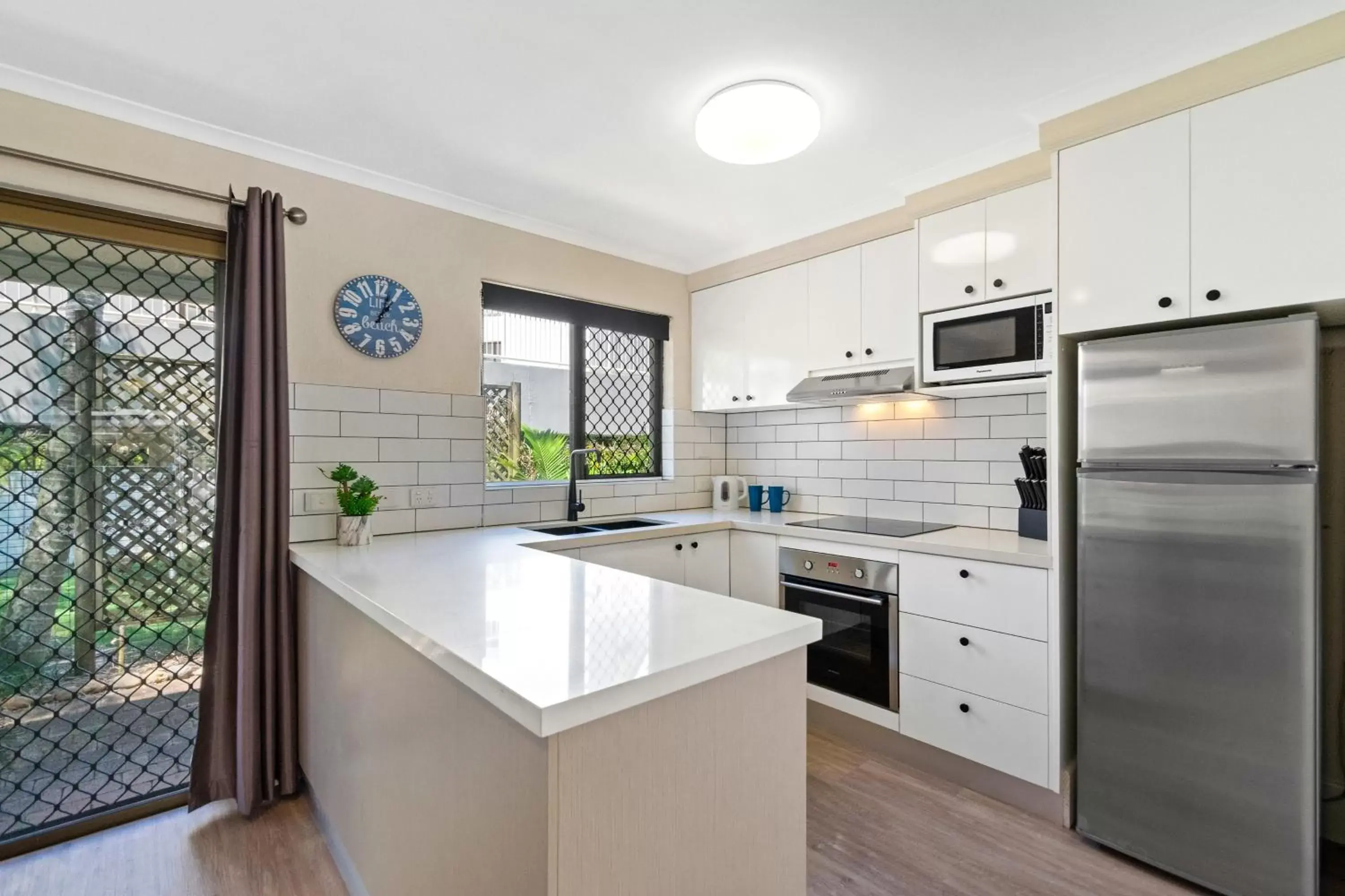 Kitchen or kitchenette, Kitchen/Kitchenette in Noosa Place Resort