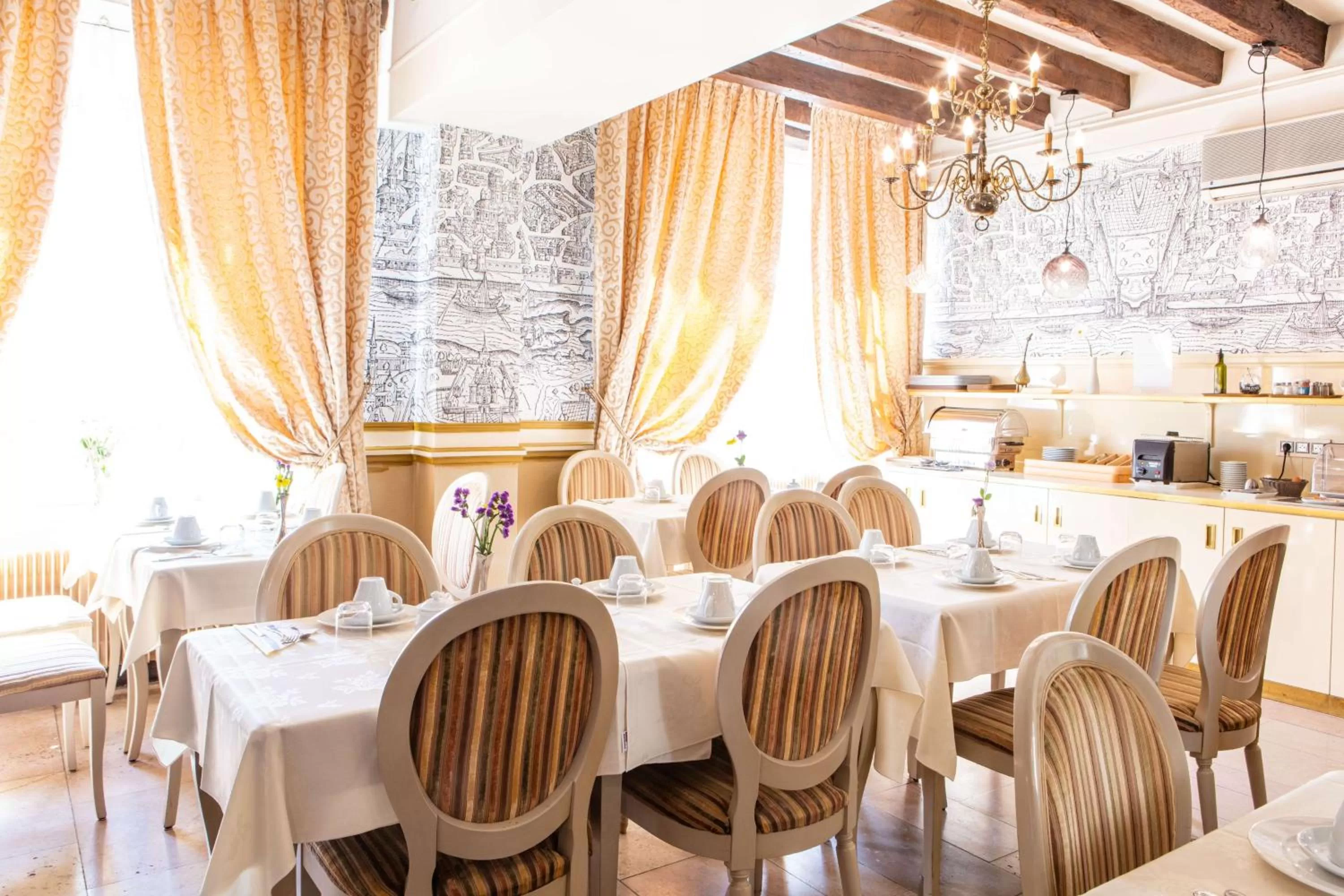 Restaurant/places to eat in Hôtel Le Maxime - Best Western Signature Collection