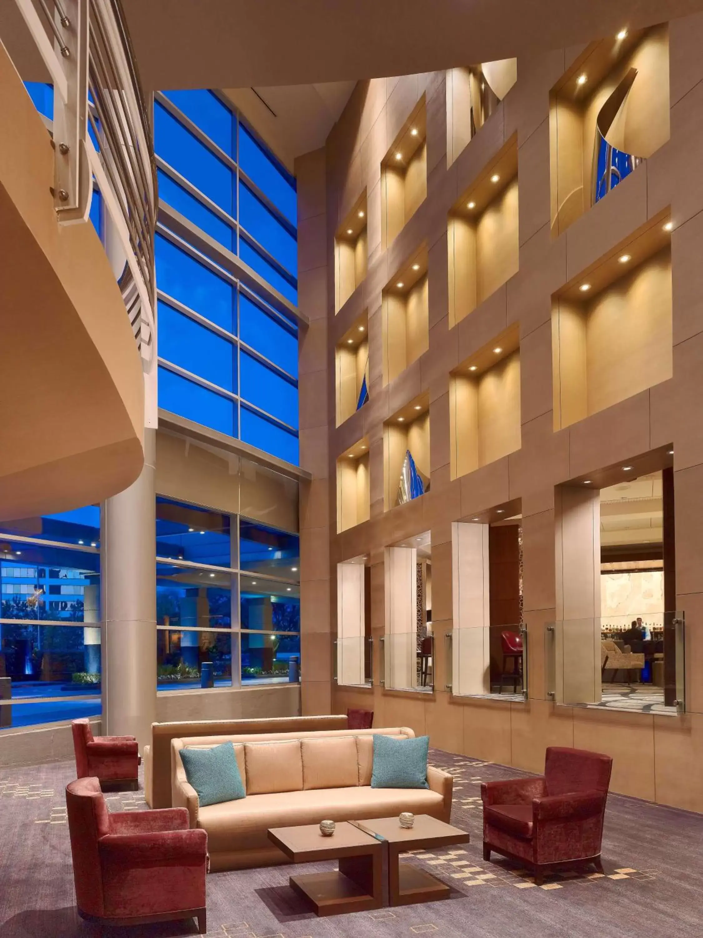 Lobby or reception, Lounge/Bar in The Royal Sonesta Houston Galleria