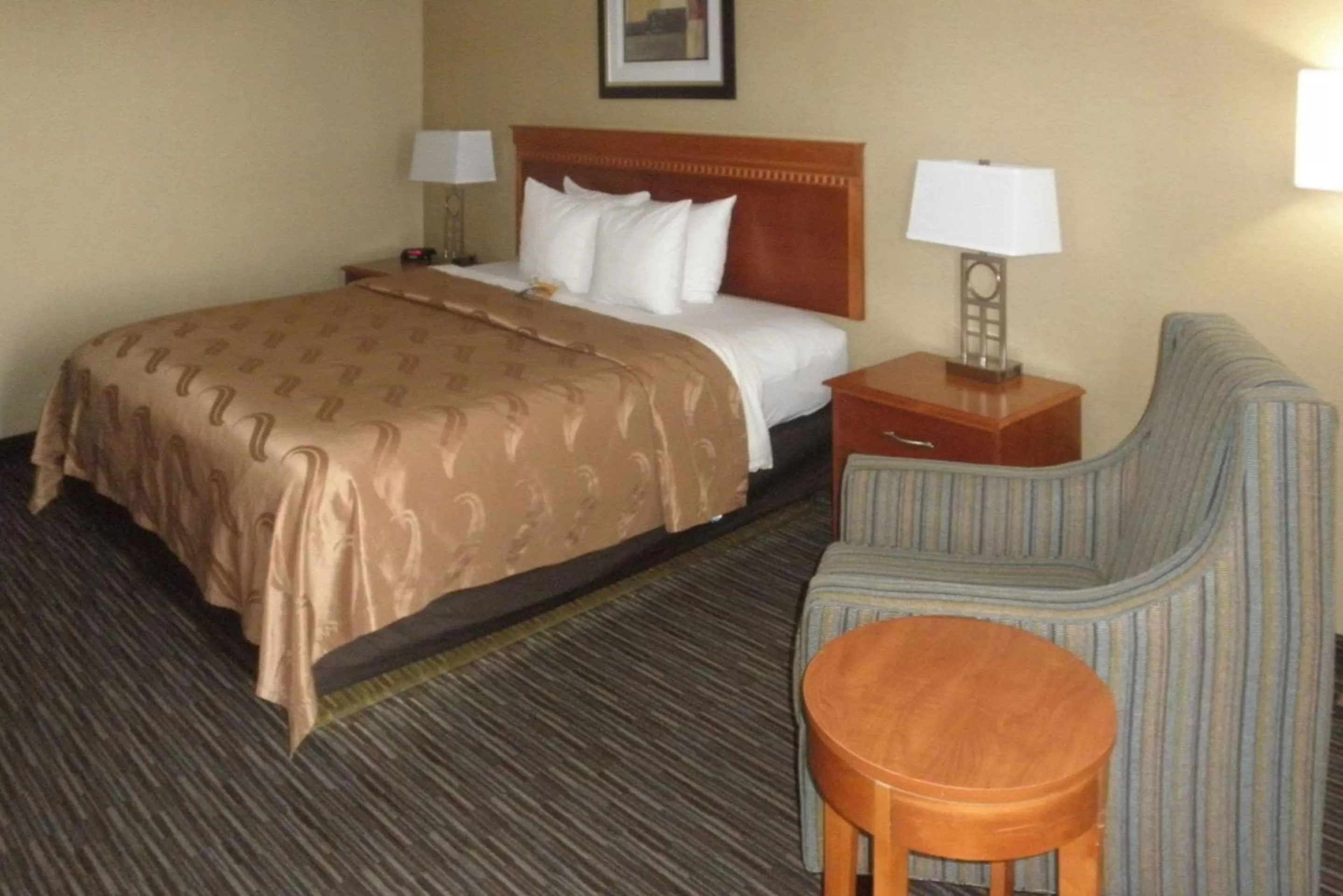 Photo of the whole room, Bed in Quality Inn Columbus, MS