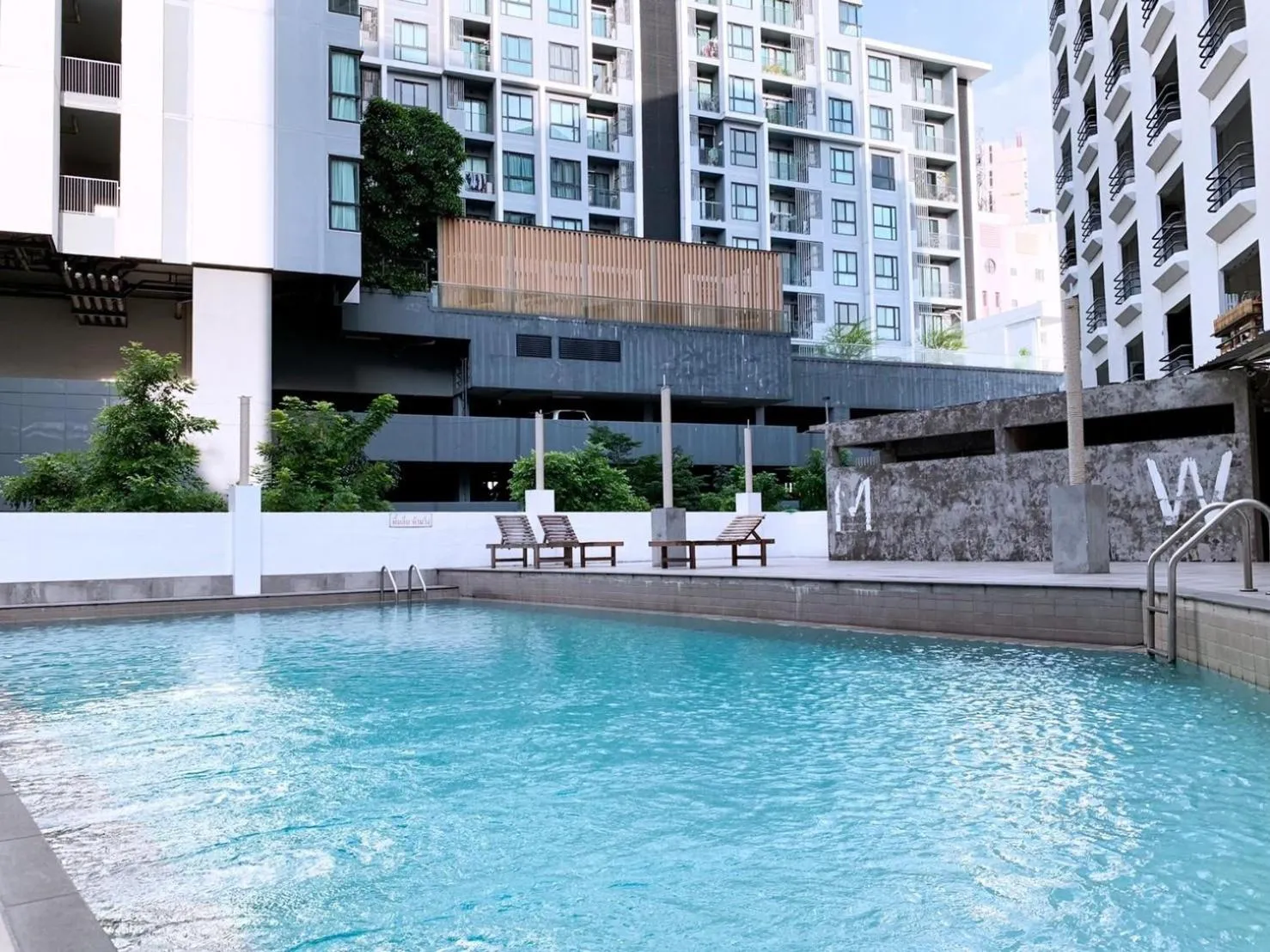 Swimming pool in Watana Hotel