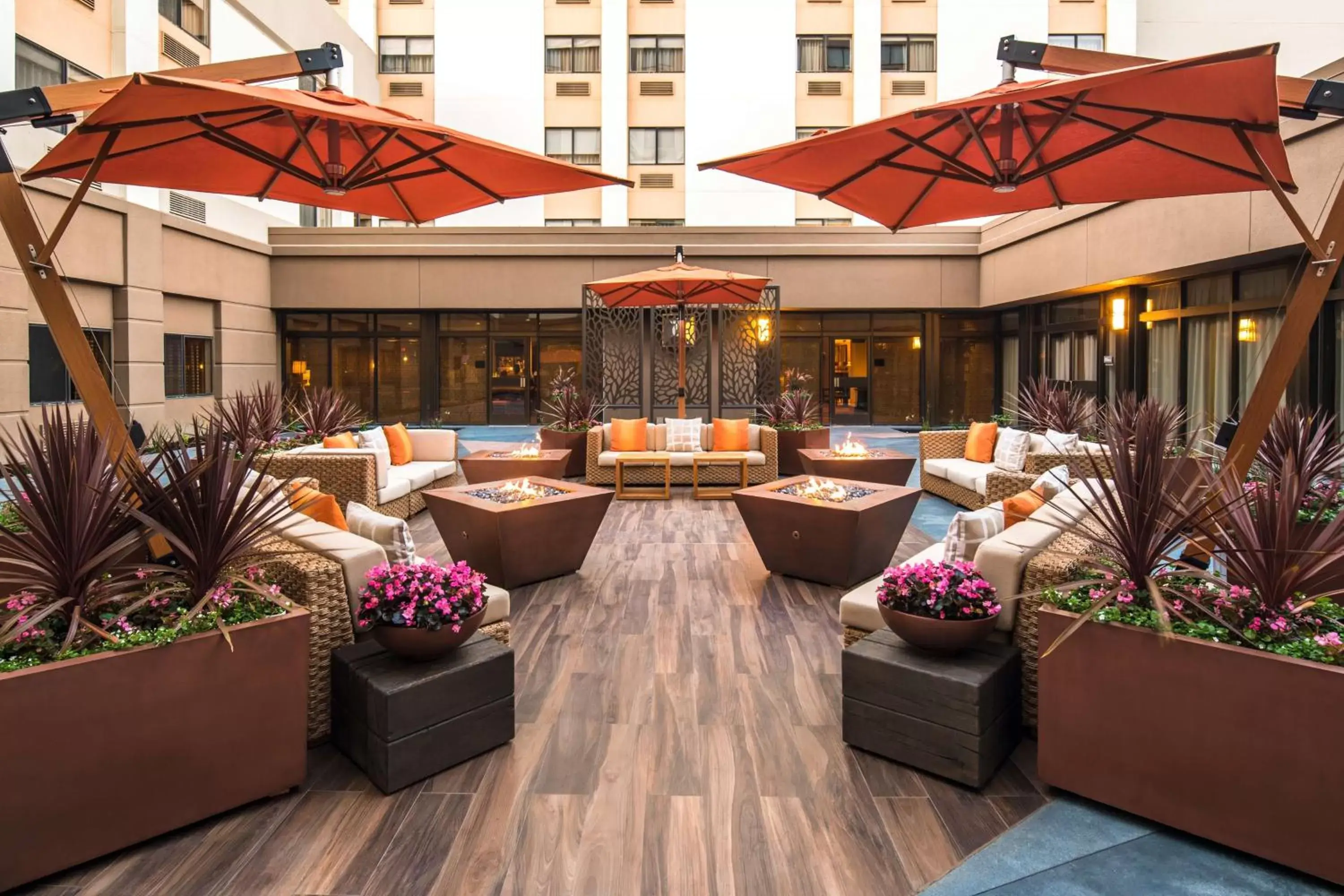 Inner courtyard view in DoubleTree by Hilton San Francisco Airport