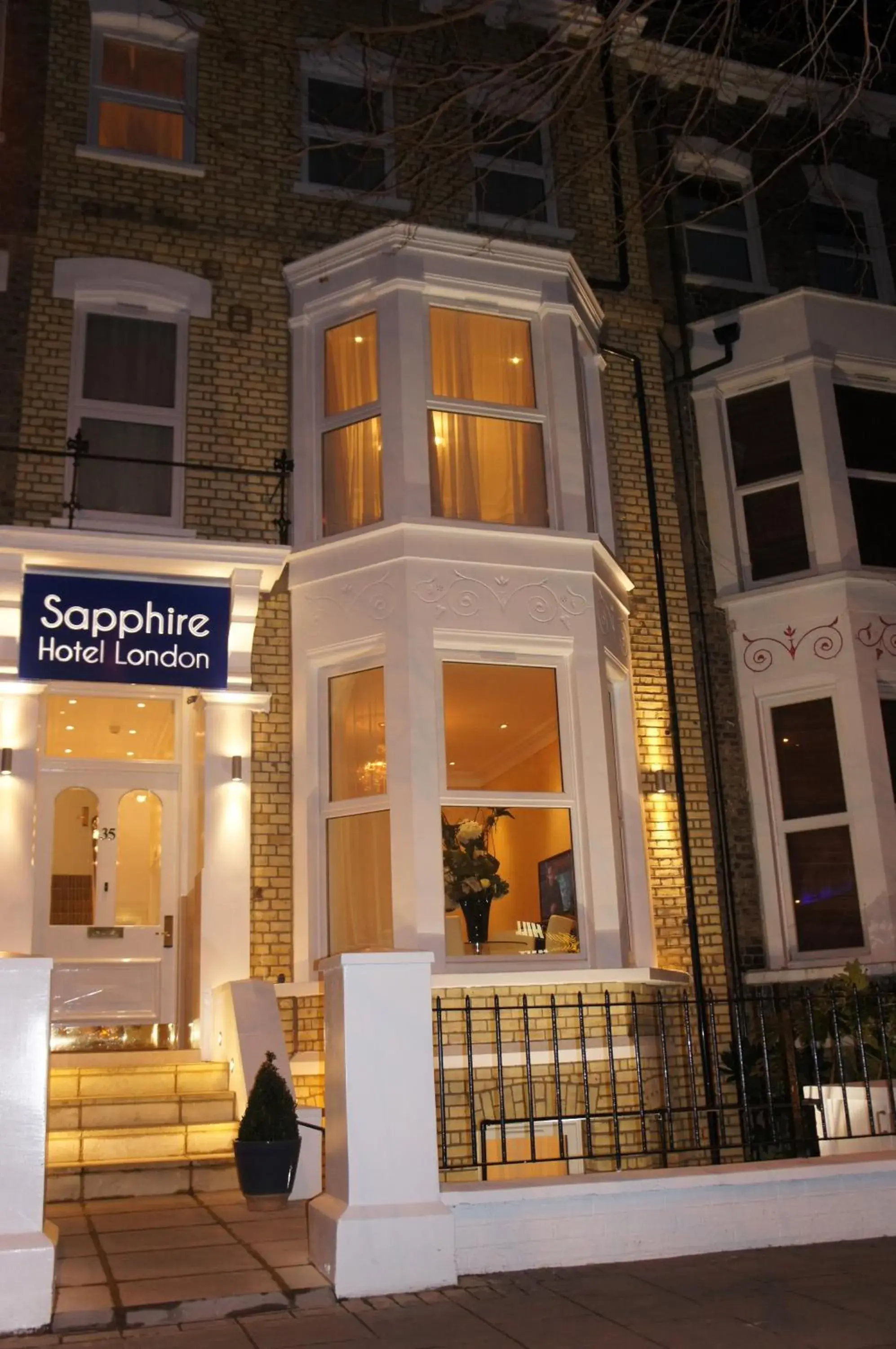 Facade/entrance in Sapphire Hotel London