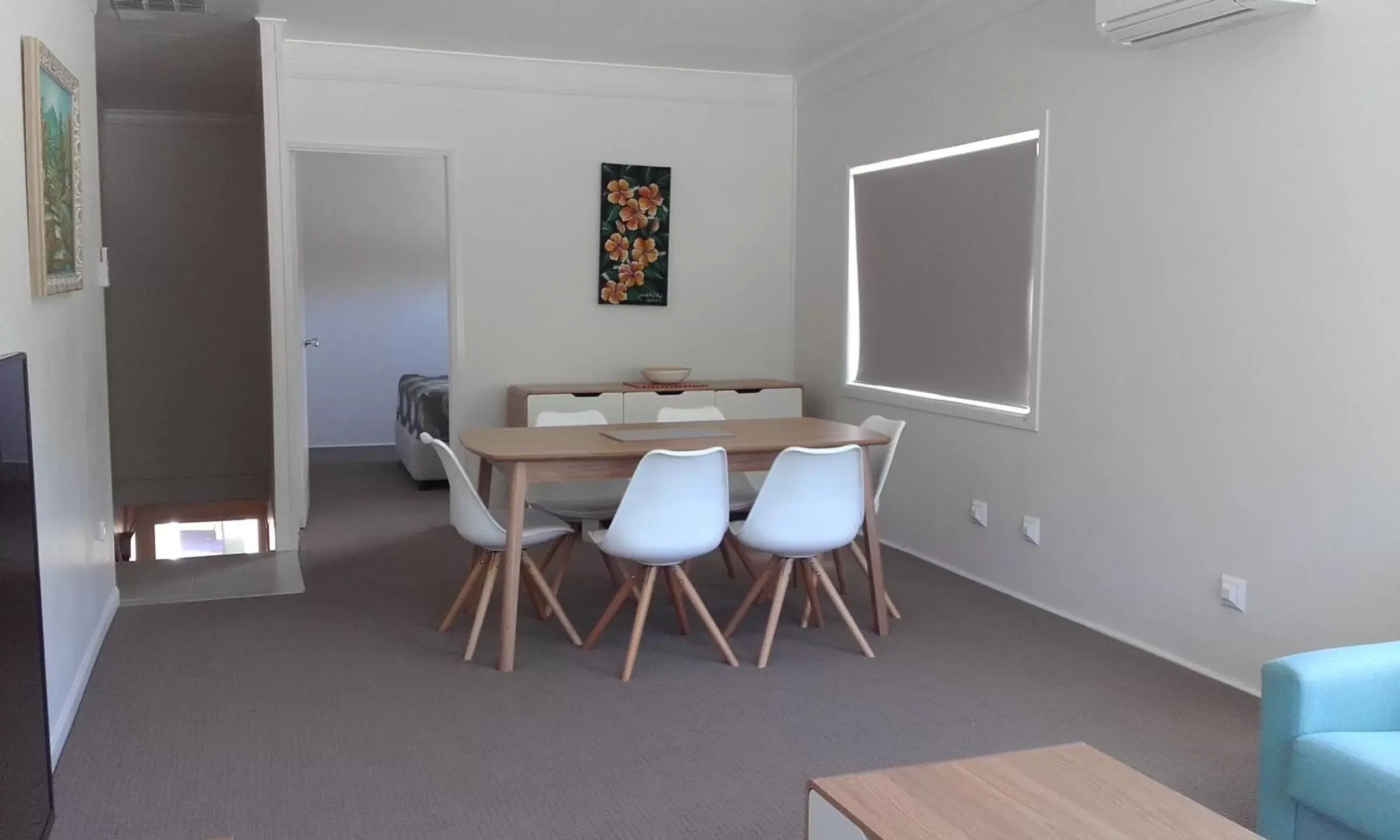 Dining Area in Mango Tree Motel