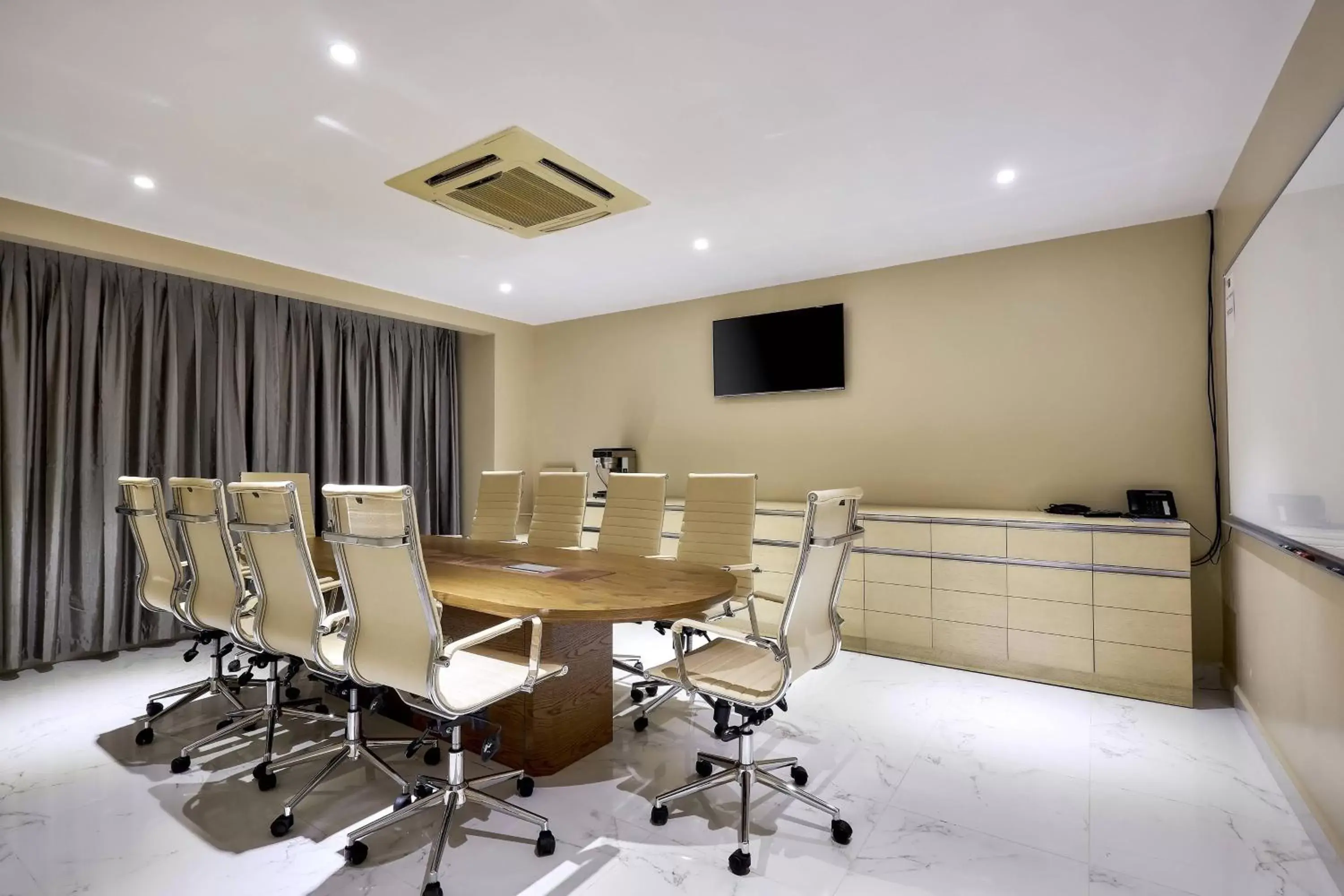 Meeting/conference room in Protea Hotel by Marriott Kampala Skyz