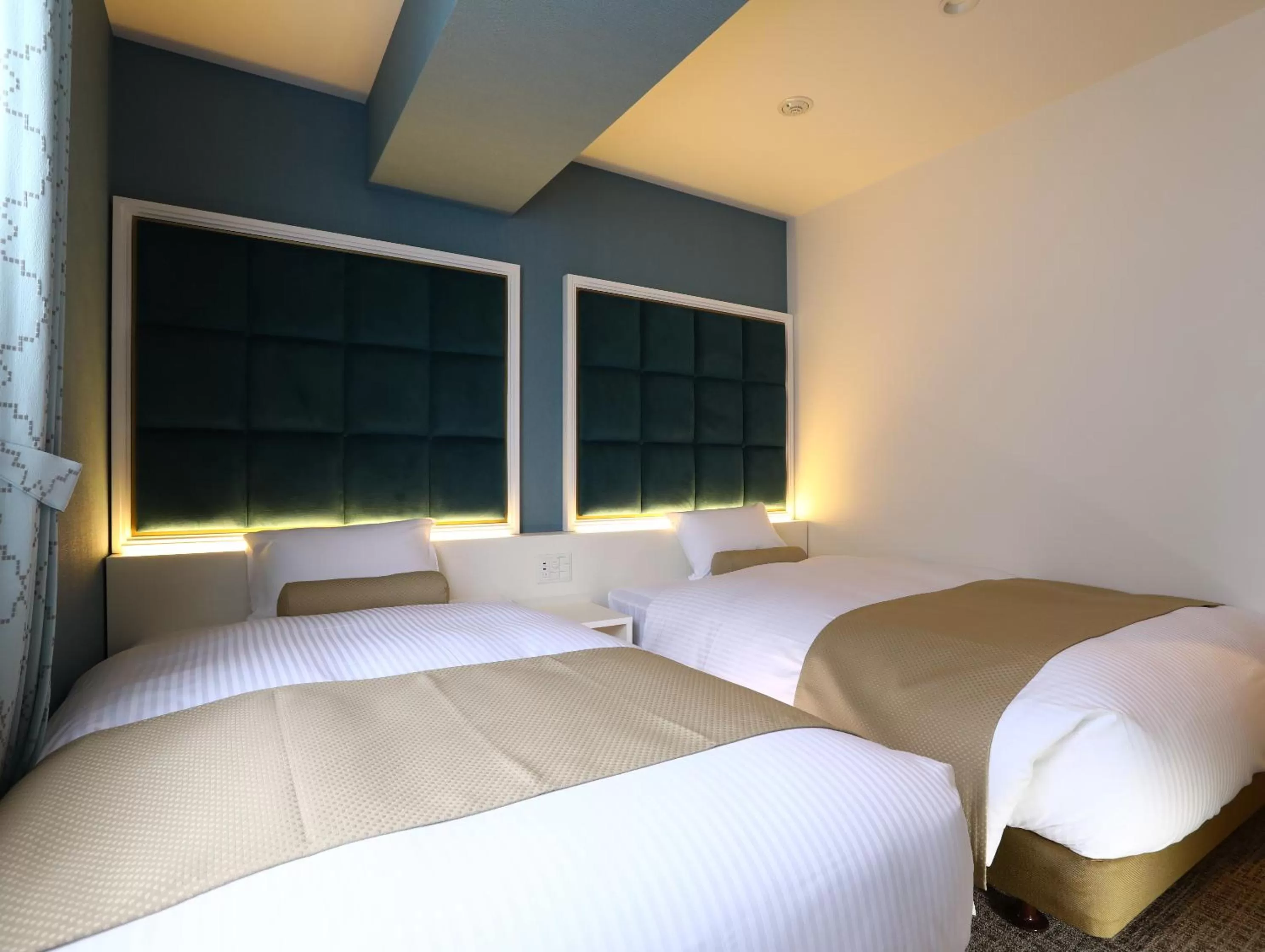 Bed in Hotel Wing International Select Osaka Umeda