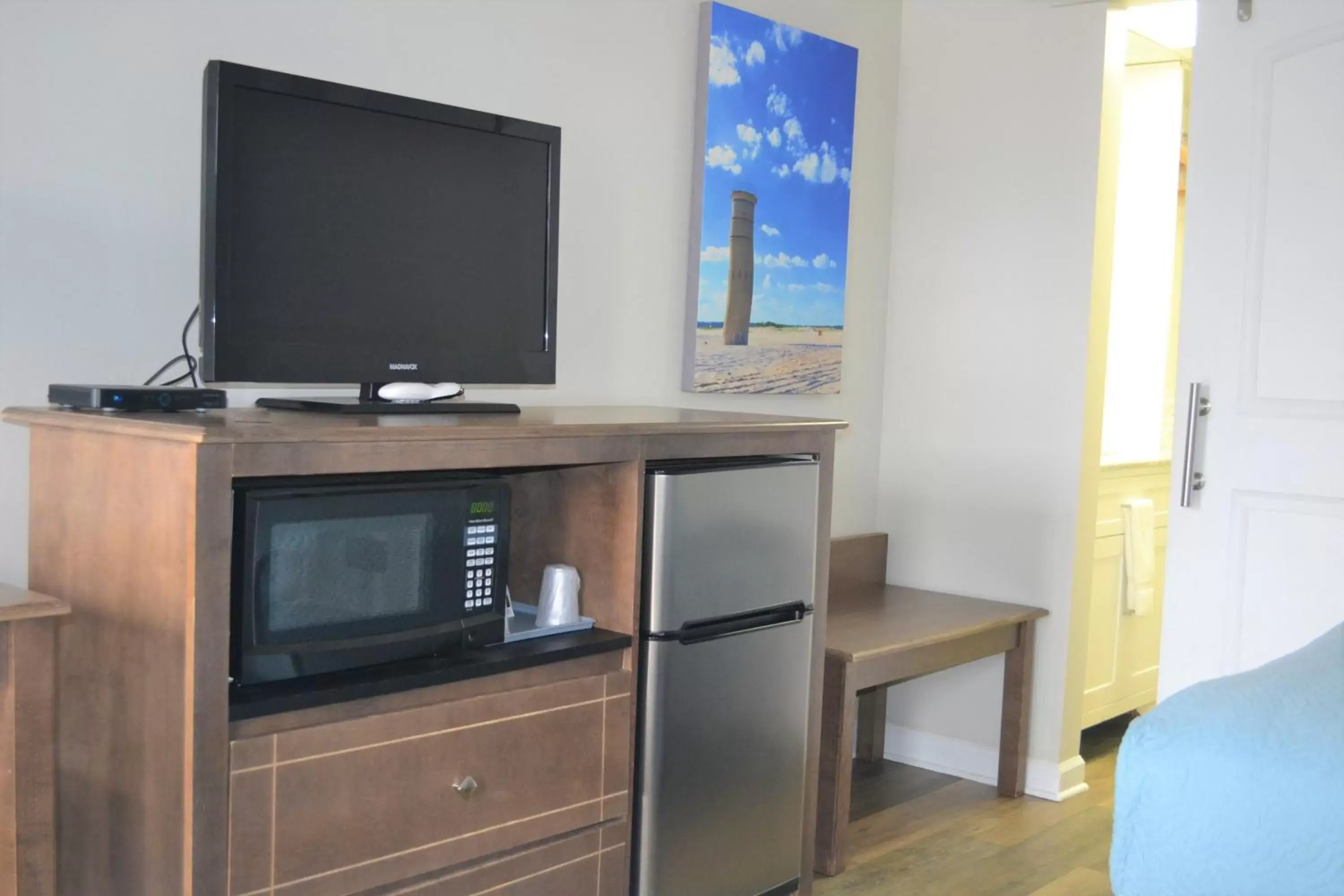 TV and multimedia, TV/Entertainment Center in Atlantic Oceanside Dewey