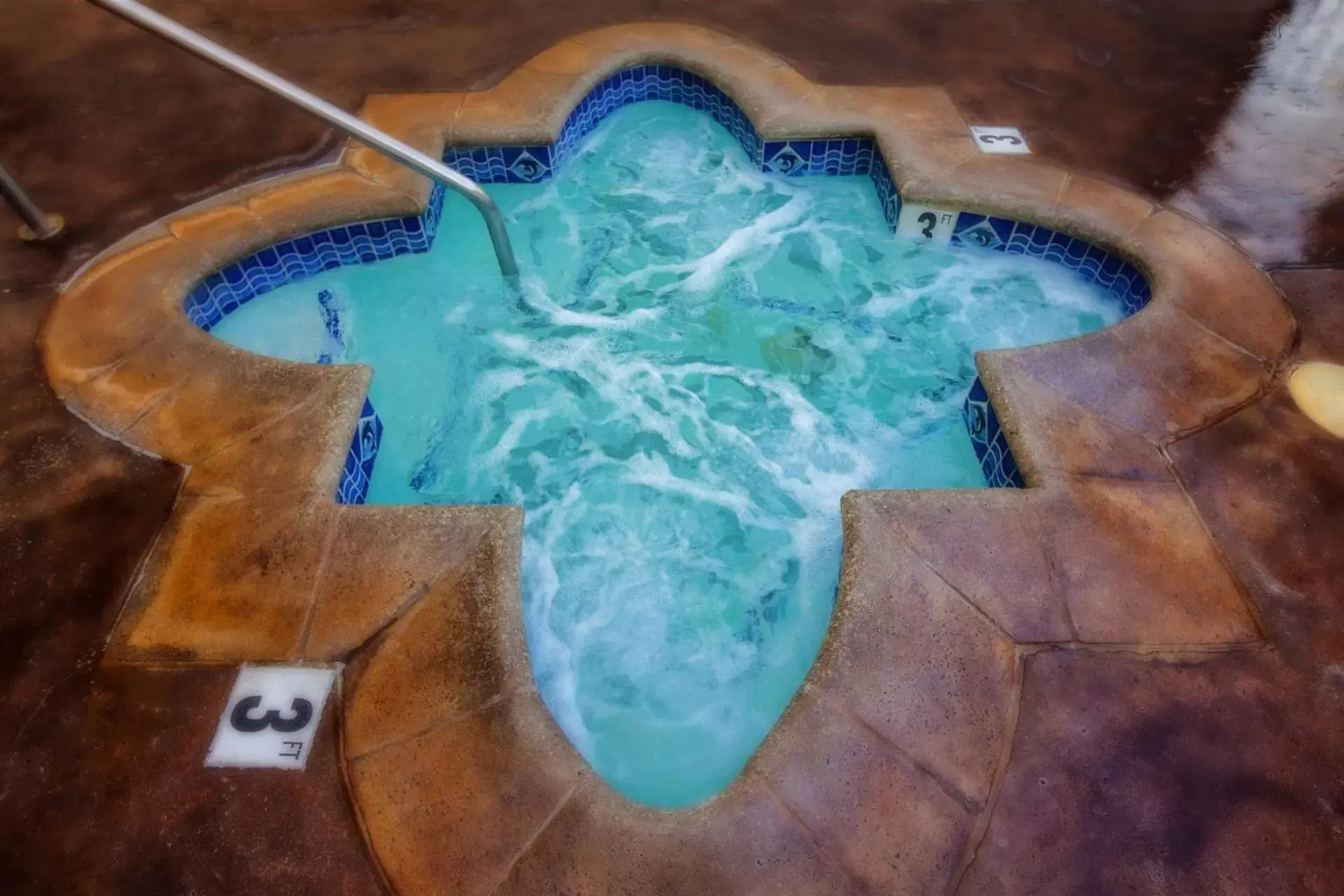 Hot Tub, Pool View in Best Western Plus Carpinteria Inn