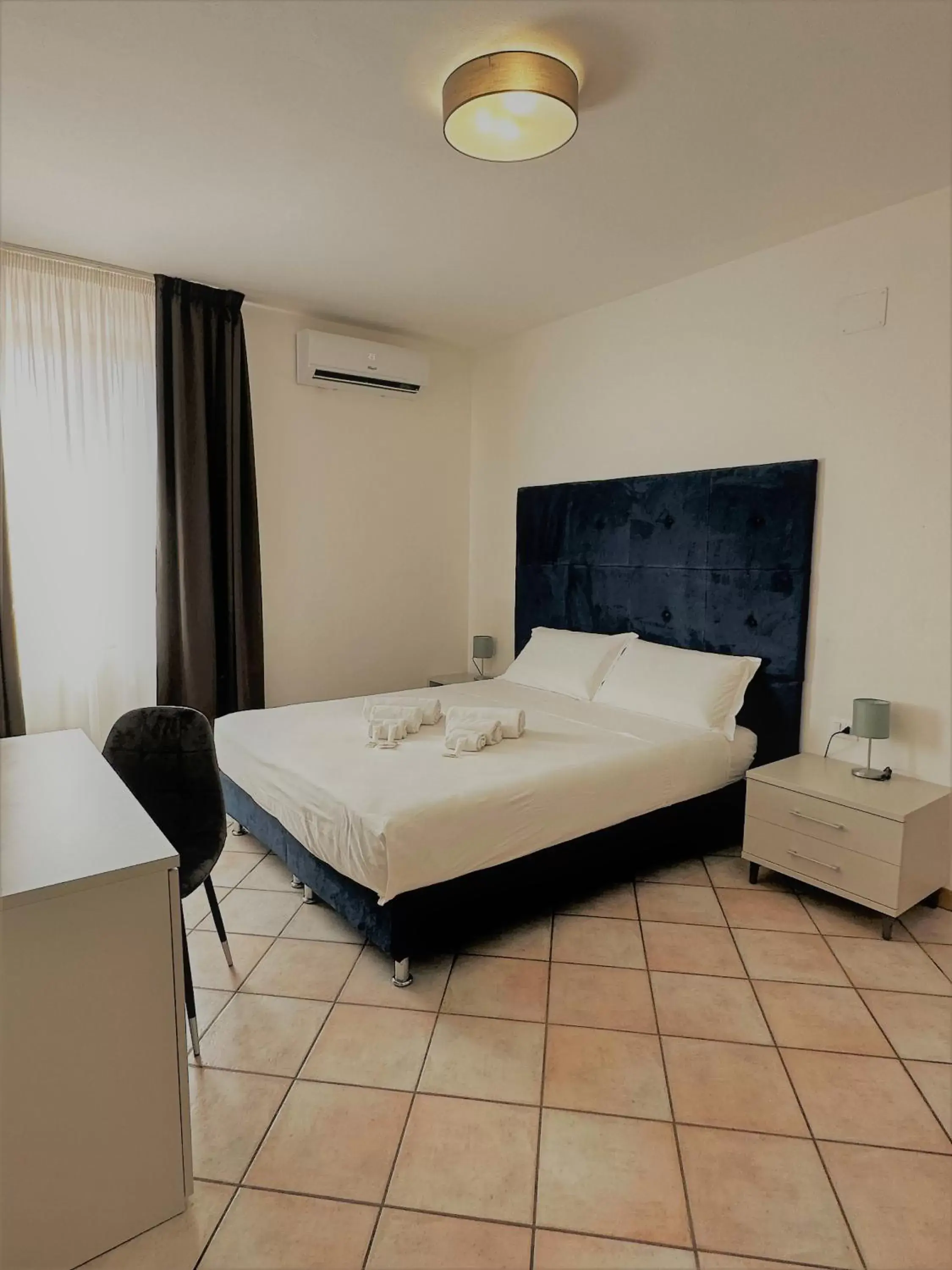 Bedroom, Bed in Hotel alla stazione - Venturina Terme