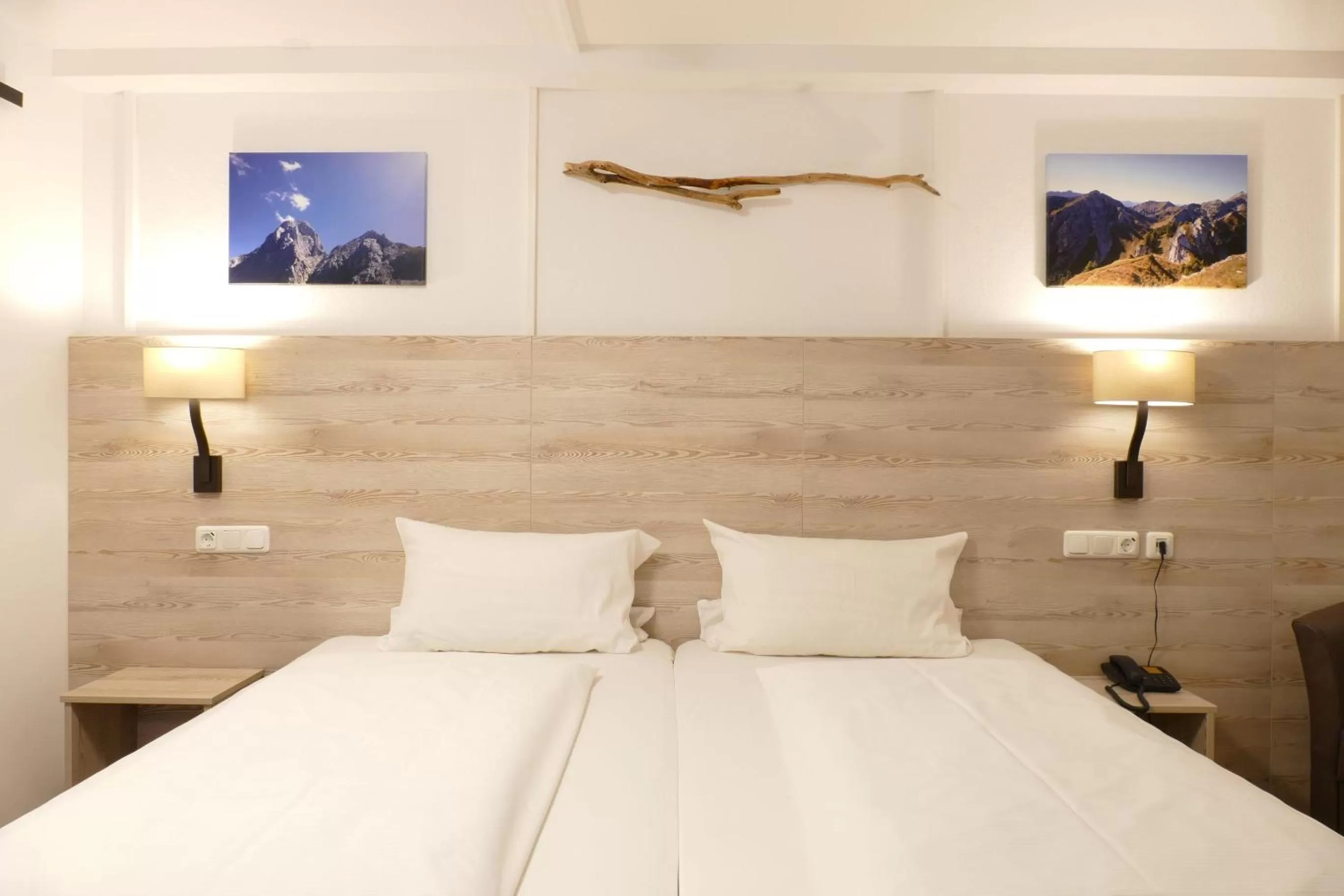 Photo of the whole room, Bed in Altstadt-Hotel Zum Hechten