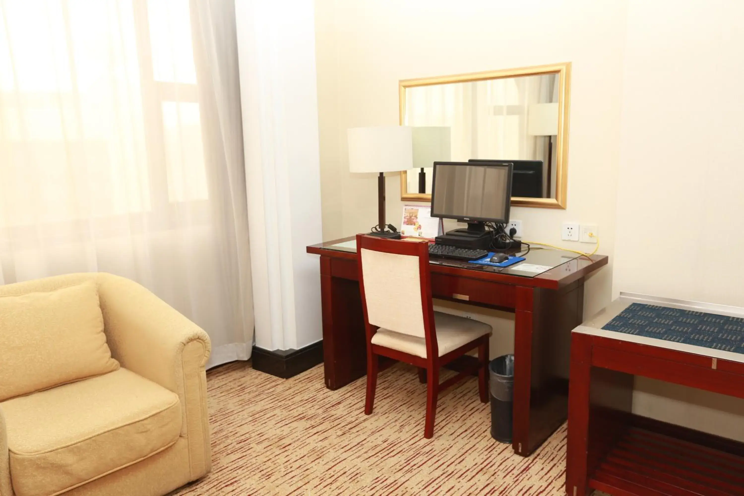 Seating area, TV/Entertainment Center in Poly Plaza Hotel