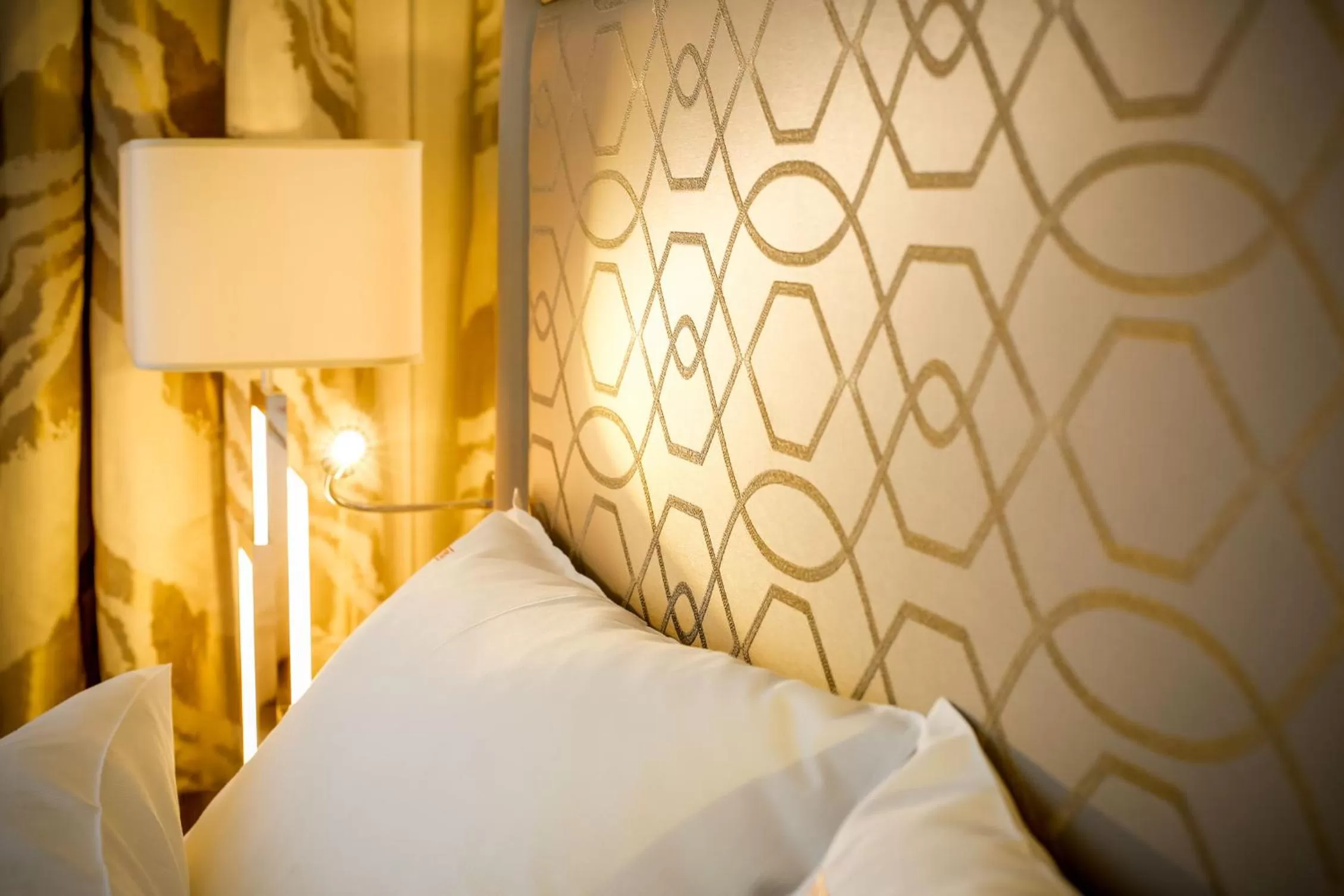 Bed in Boutiquehotel Das Tyrol