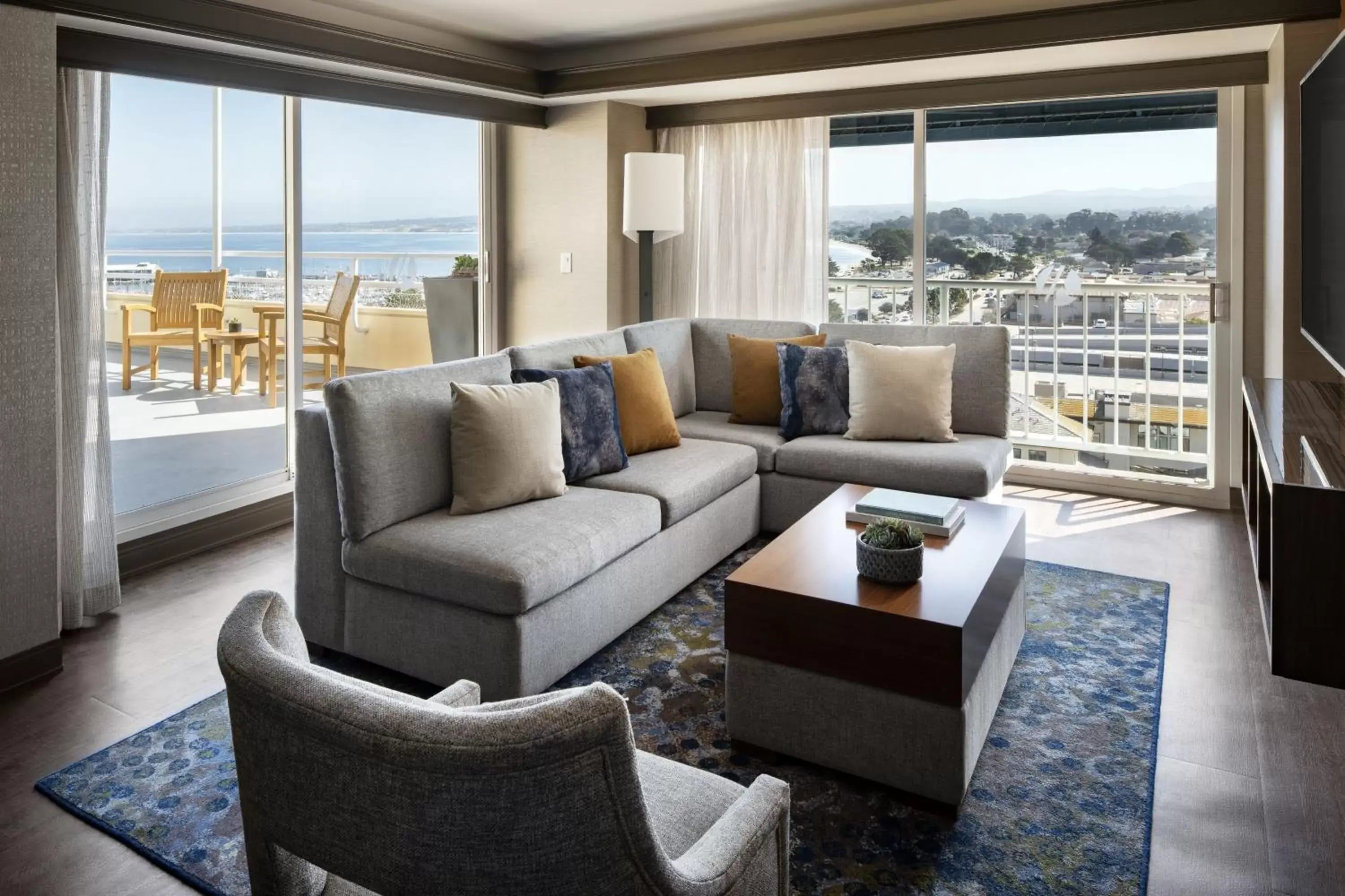 Living room, Seating Area in Monterey Marriott