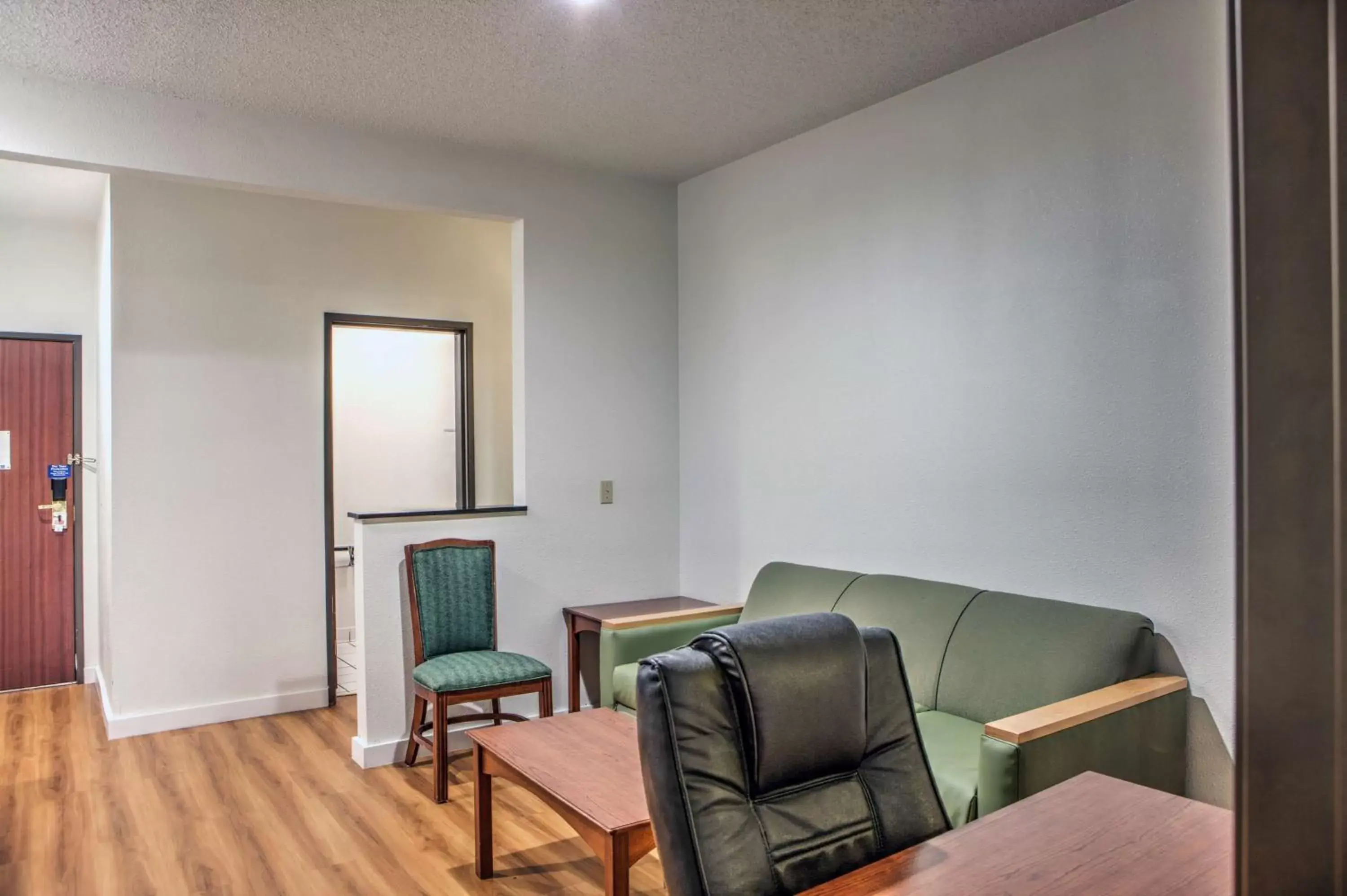 Photo of the whole room, Seating Area in Motel 6-Dallas, TX - Northwest