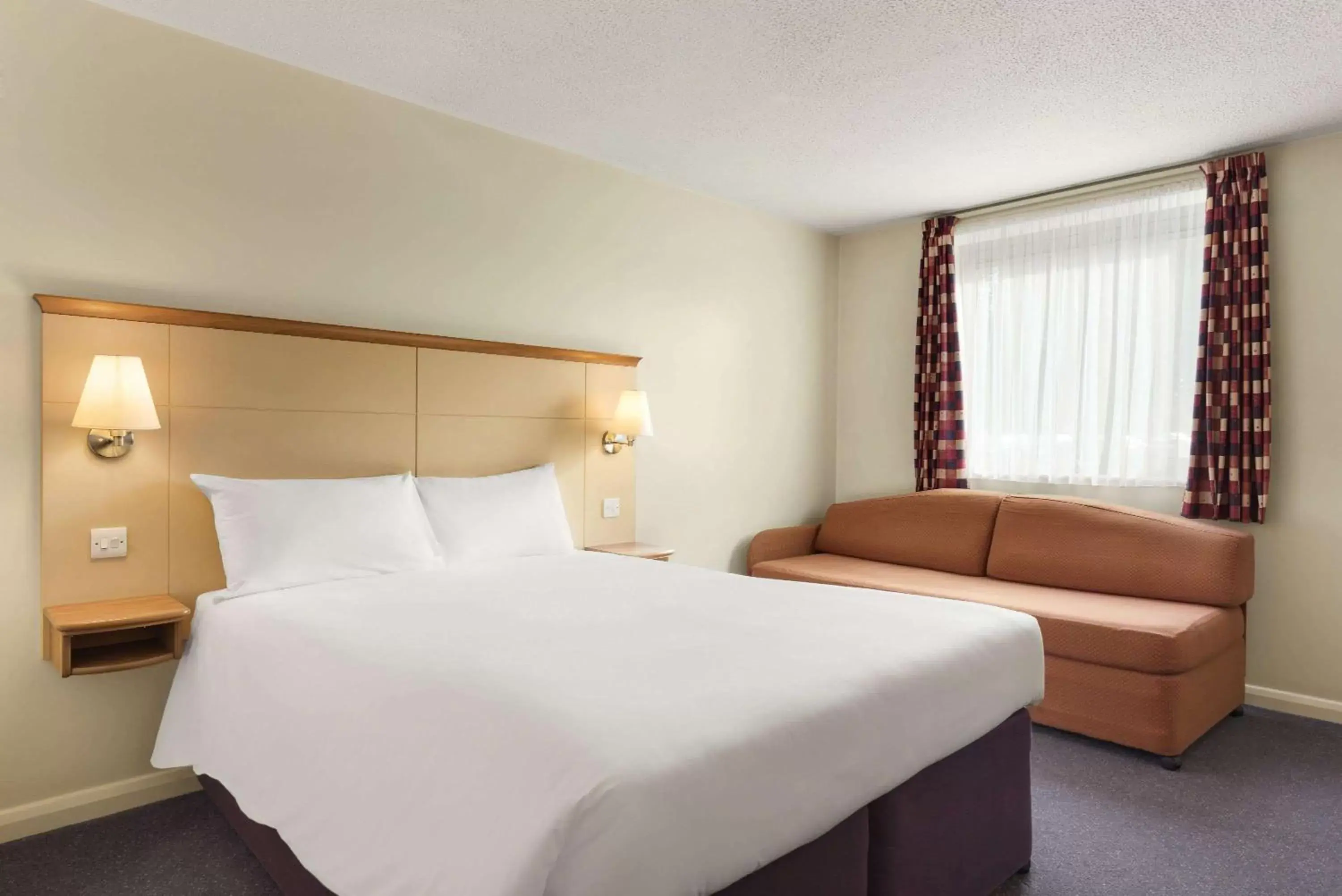 Photo of the whole room, Bed in Days Inn Cannock - Norton Canes