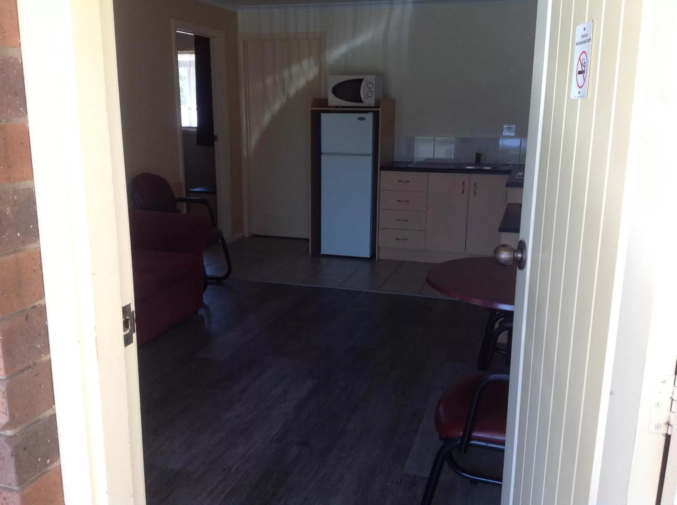 King Two Bedroom Self Contained Apartment in Sportsmans Motor Inn