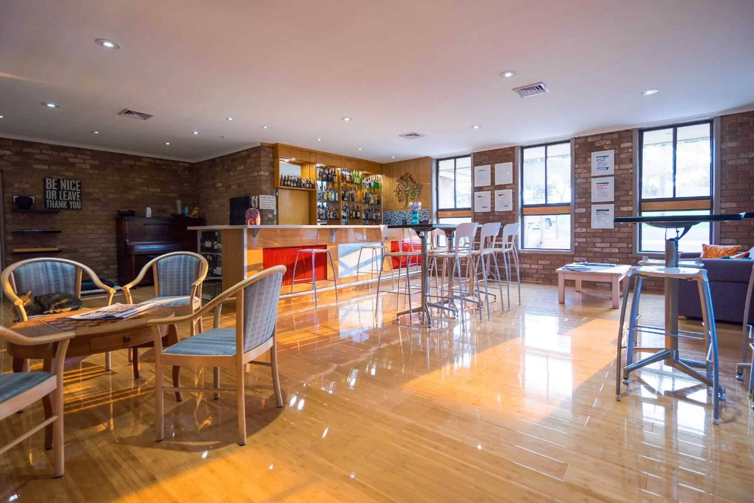 Lounge or bar, Restaurant/Places to Eat in Farnham Court Motel and Restaurant