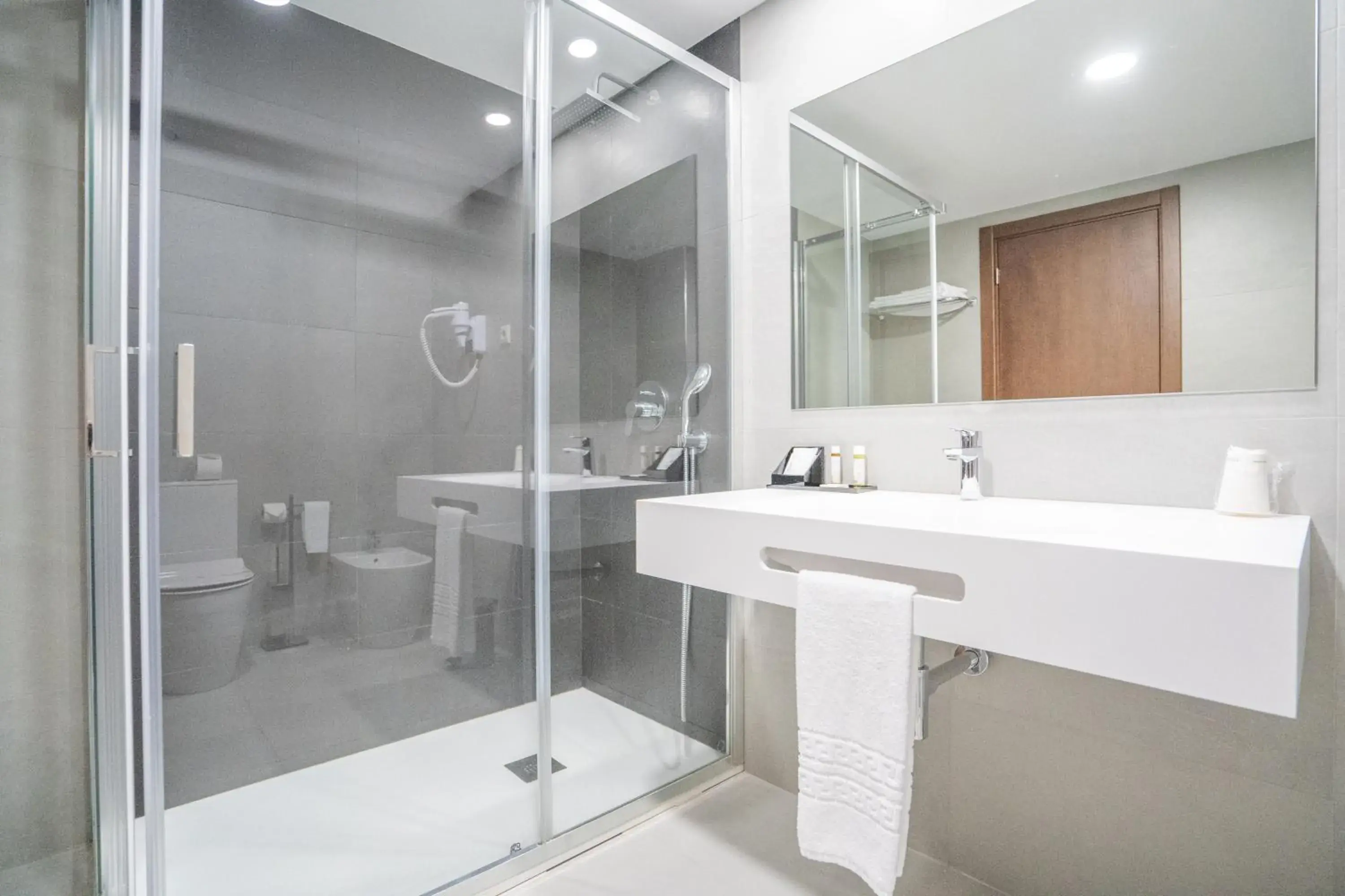 Shower, Bathroom in Exe Sao Lazaro