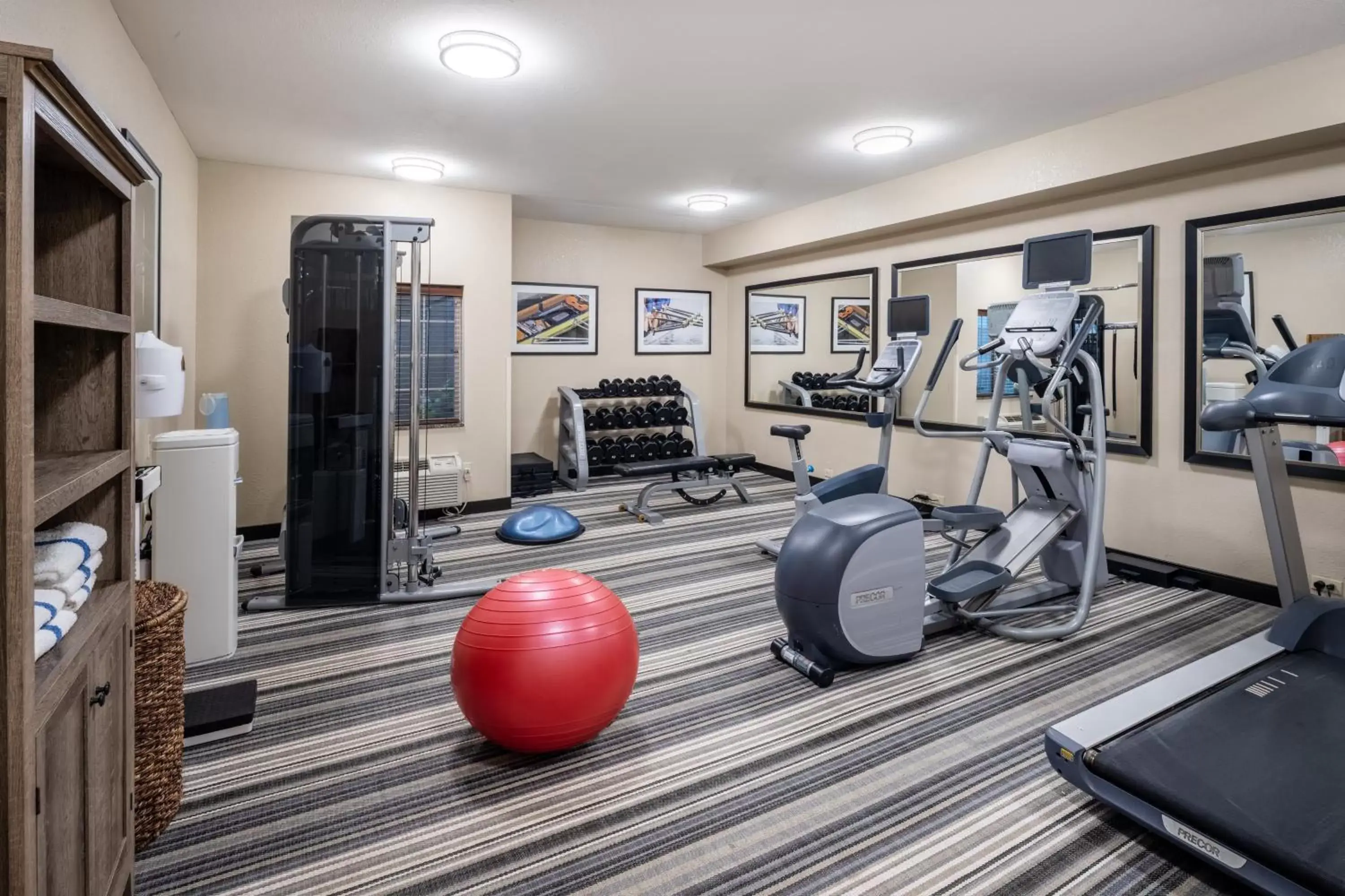 Spa and wellness centre/facilities, Fitness Center/Facilities in Candlewood Suites Windsor Locks, an IHG Hotel