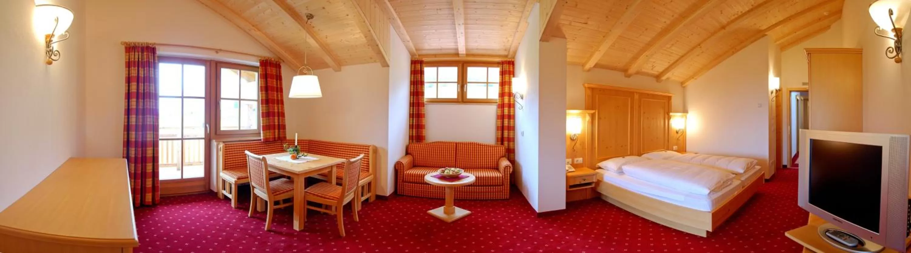 Photo of the whole room, Bed in Berghotel Johanneshof