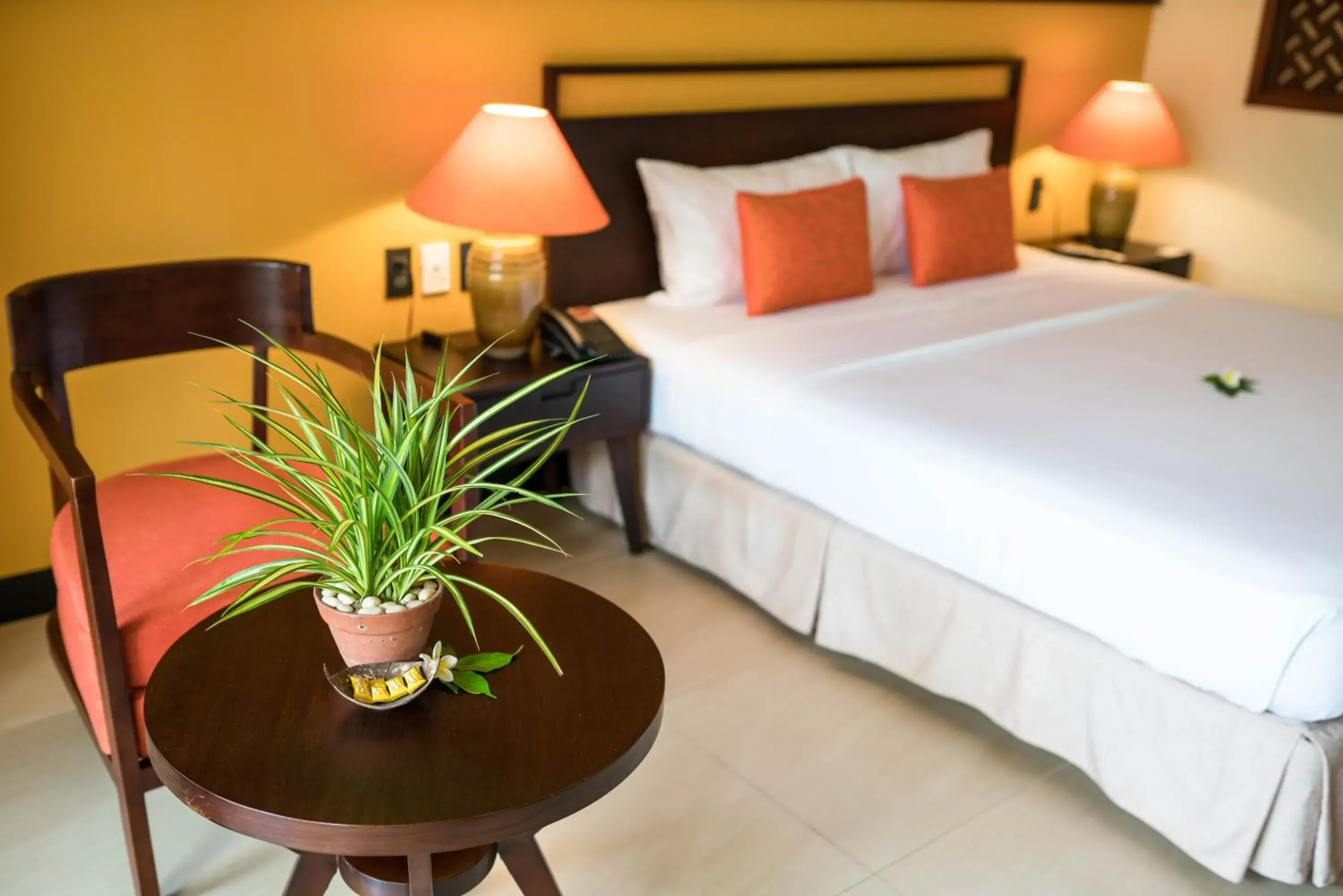 Seating area, Bed in Pandanus Resort