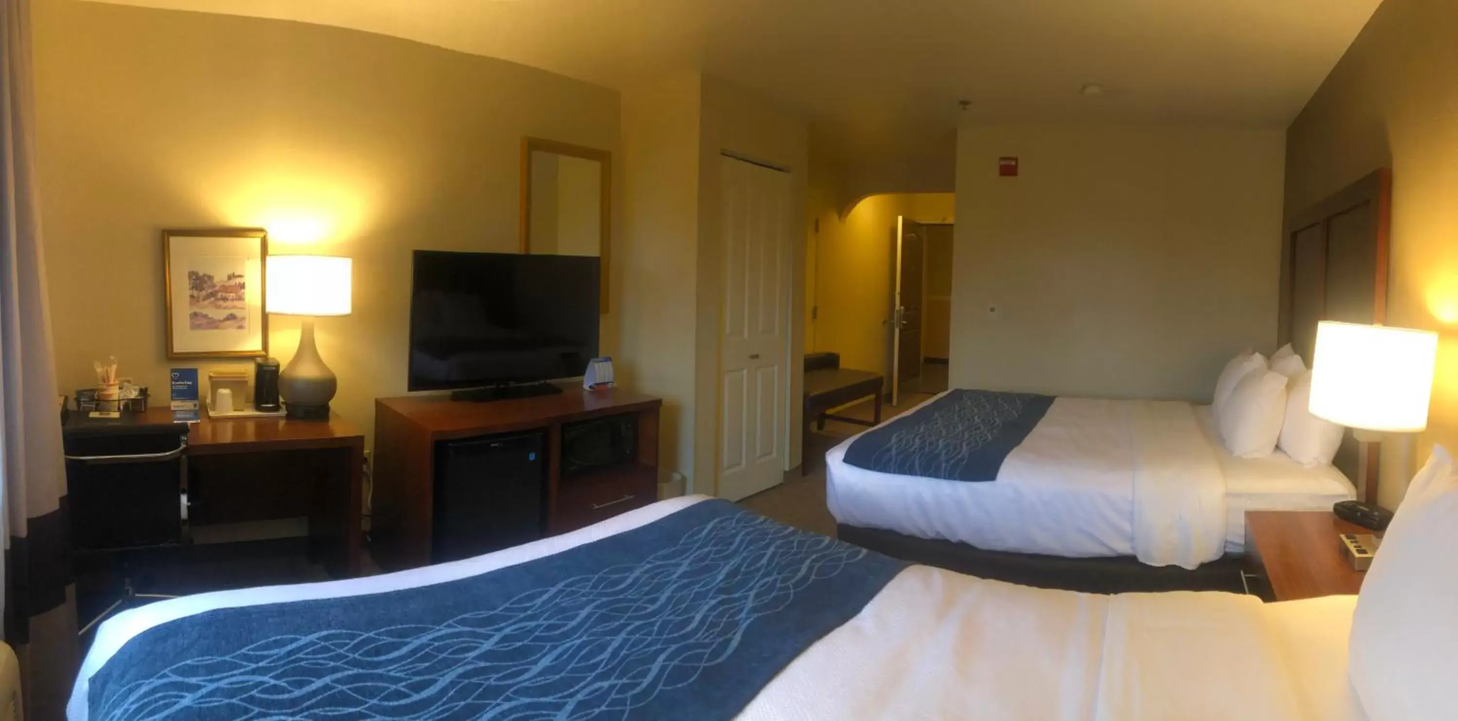 Bed in Comfort Inn & Suites Ukiah Mendocino County