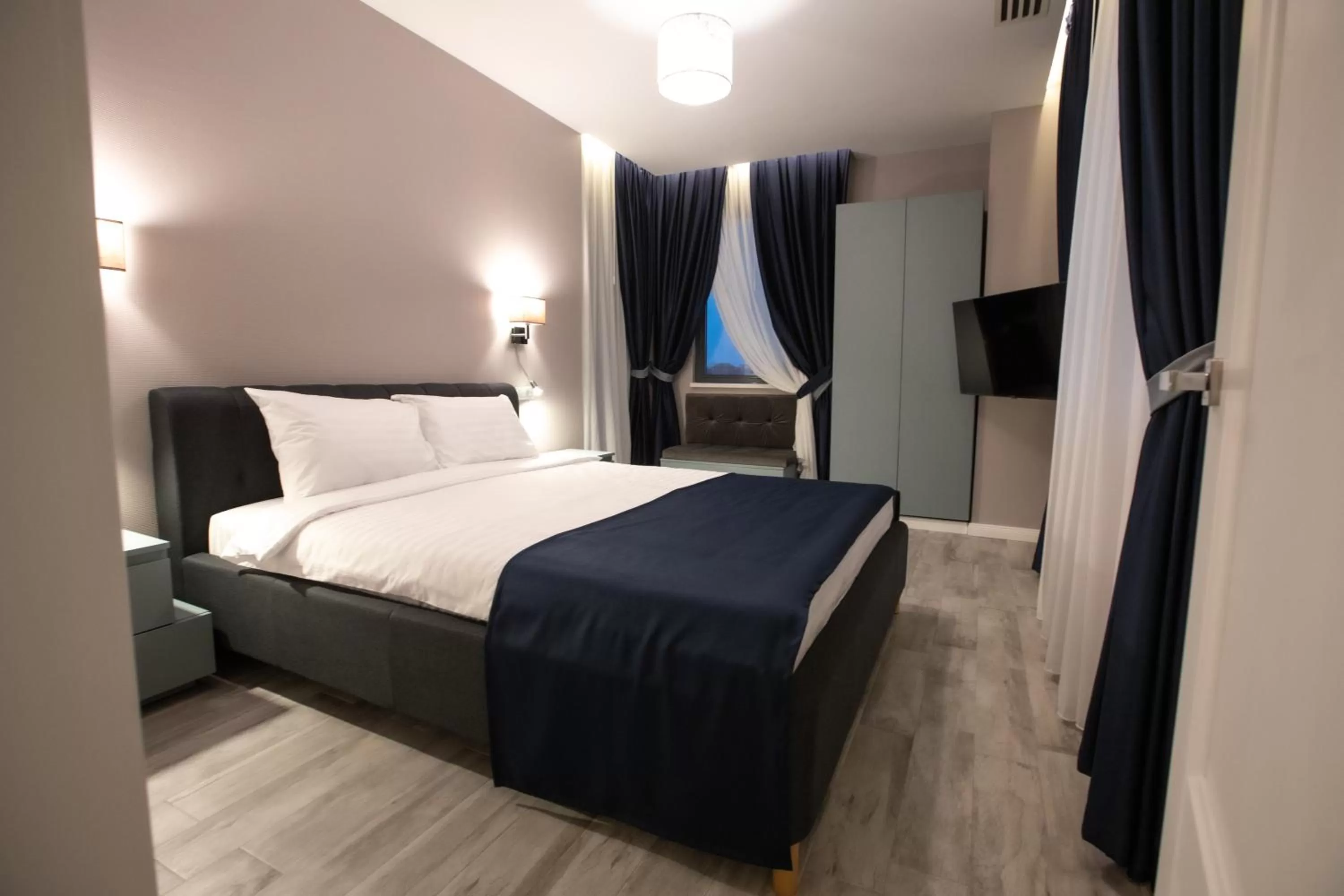 TV and multimedia, Bed in Omnia Apartments