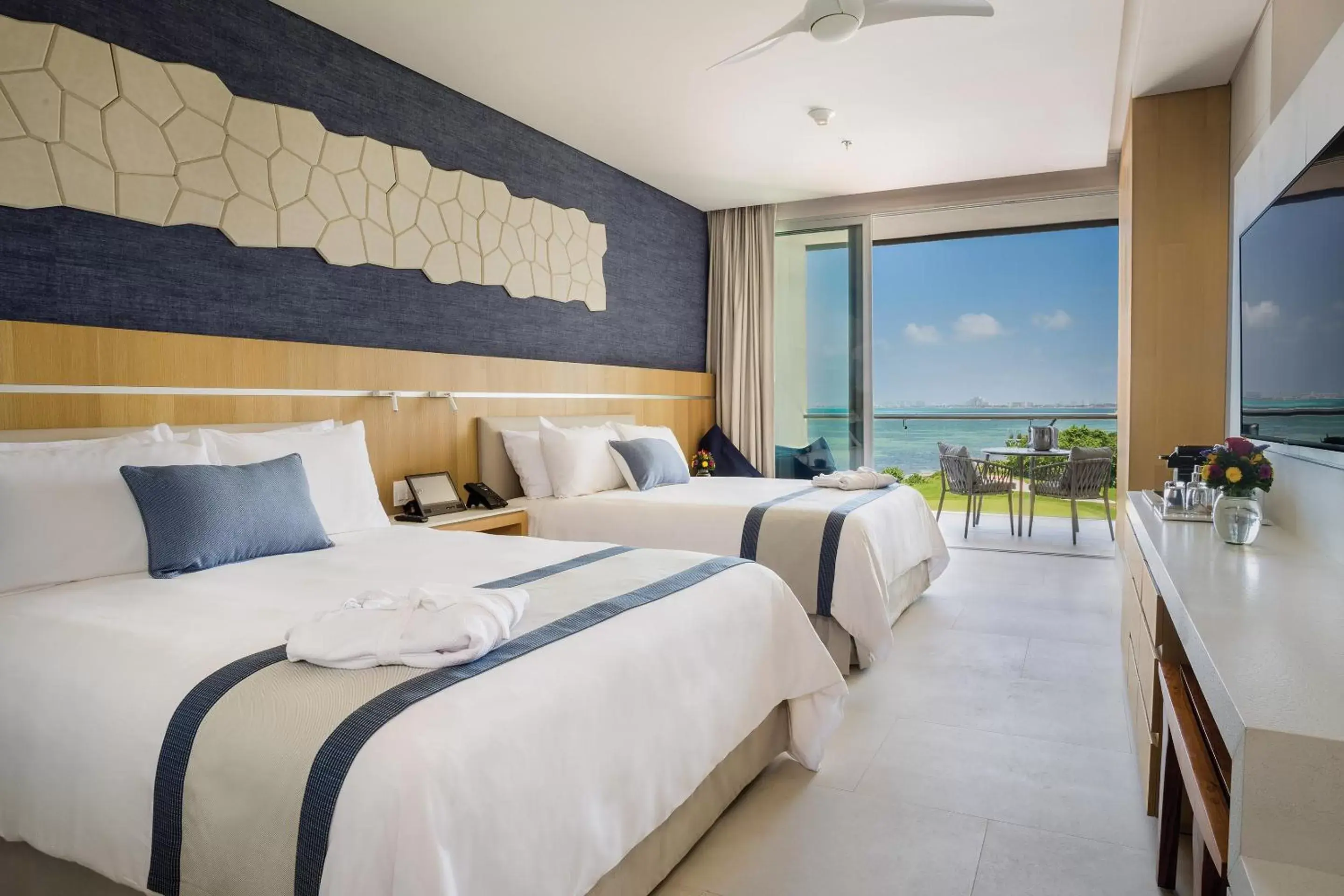 	 Preferred Club Deluxe Family Suite Ocean View Triple in Dreams Vista Cancun Golf & Spa Resort