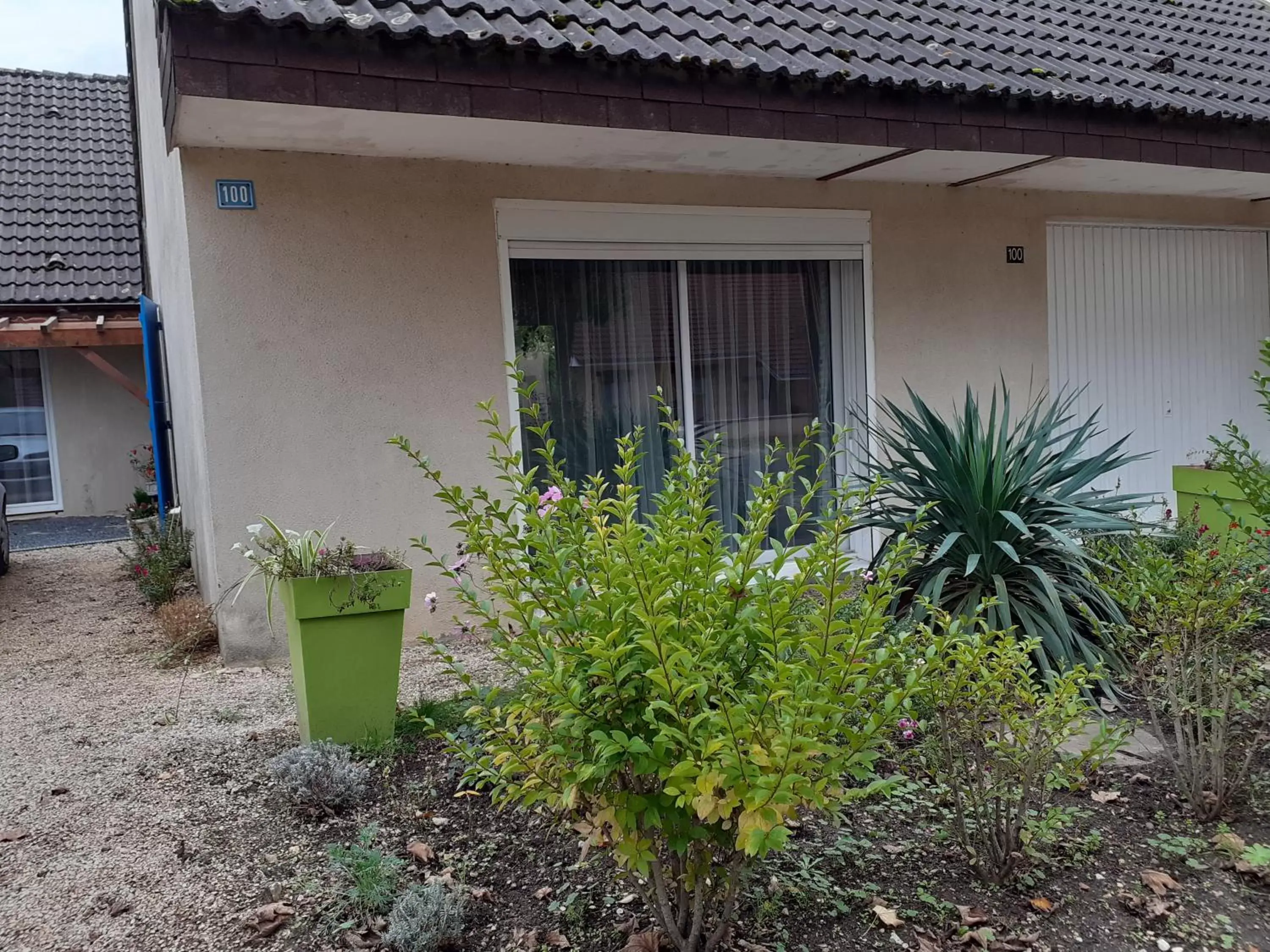 Property Building in Les Oiseaux chambre d'hôtes