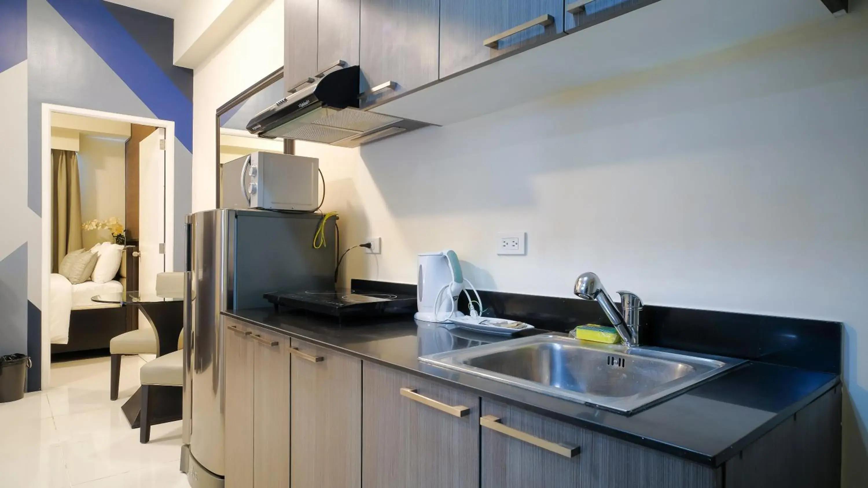 Kitchen/Kitchenette in Currency Serviced Suites