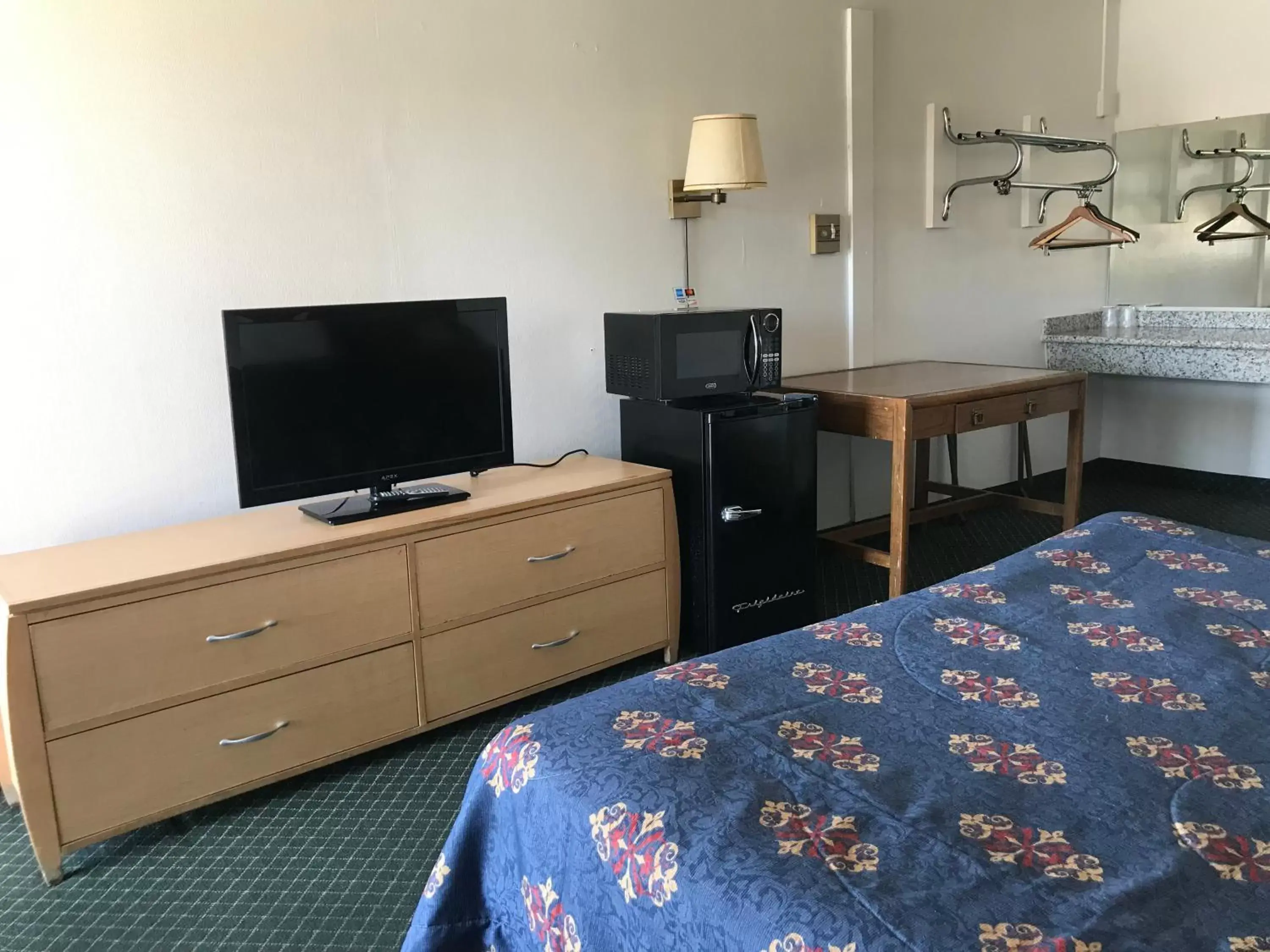 TV/Entertainment Center in Economy Inn Barstow