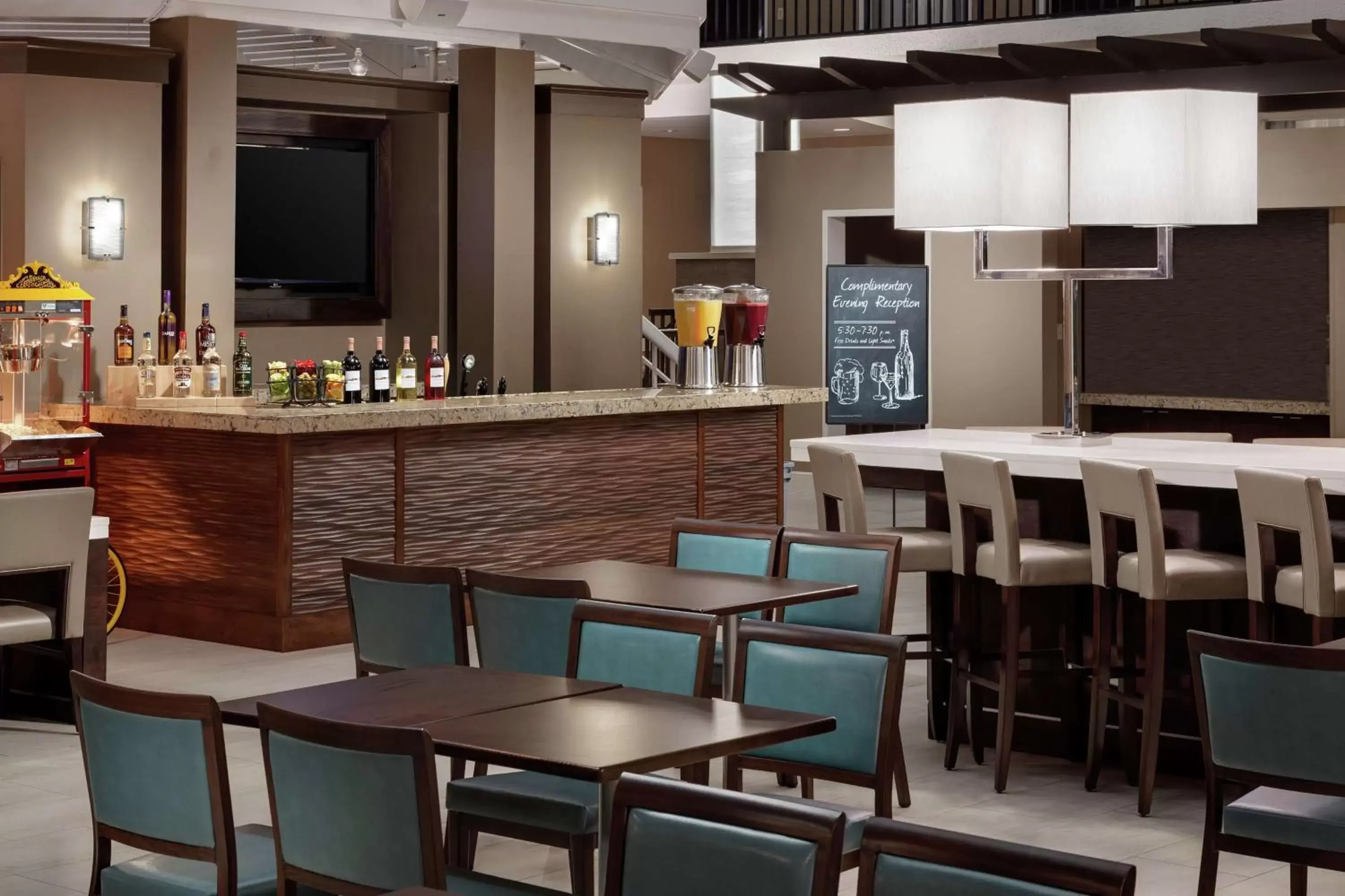 Dining area, Lounge/Bar in Embassy Suites by Hilton Orlando Lake Buena Vista Resort