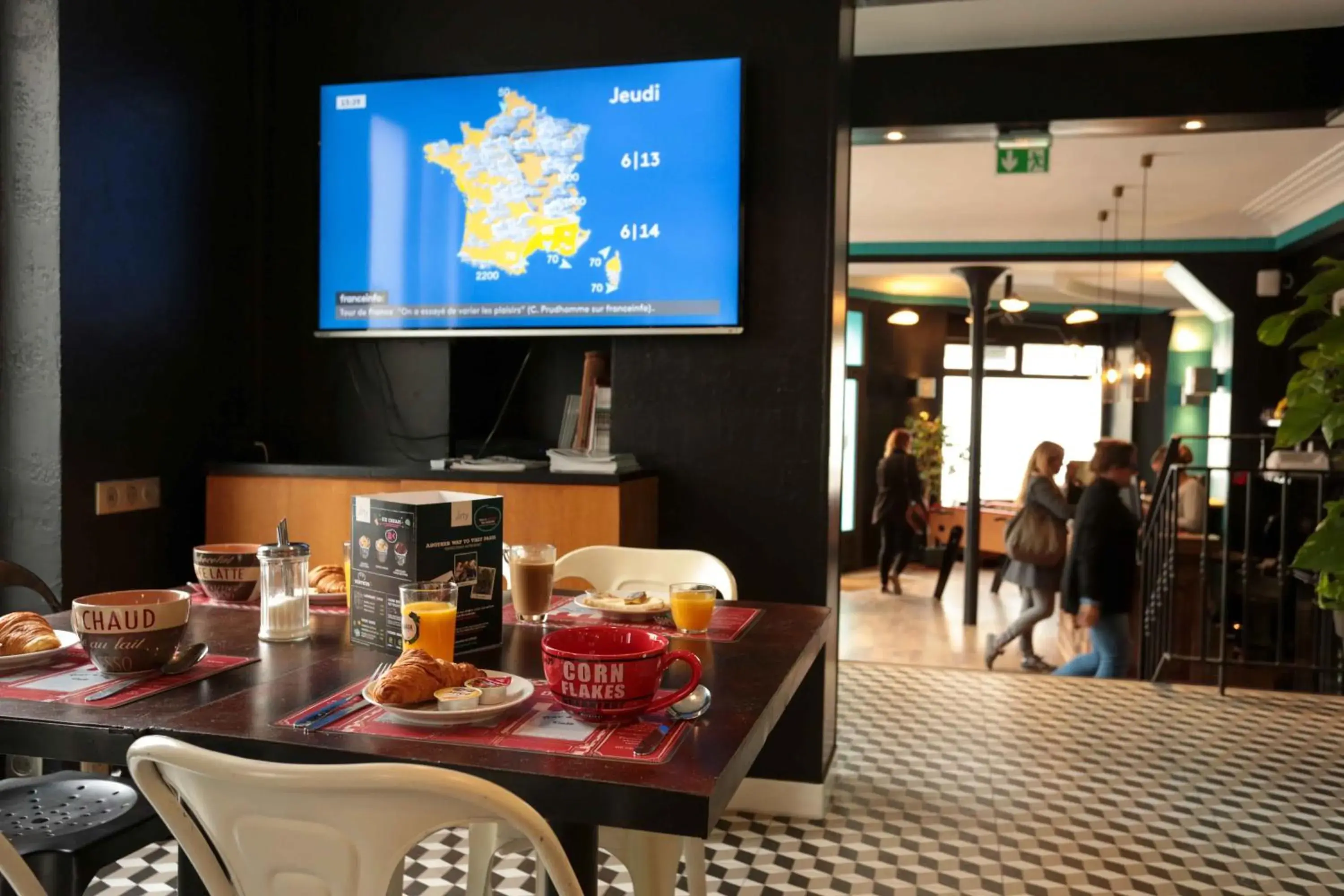Restaurant/Places to Eat in Arty Paris Porte de Versailles by River