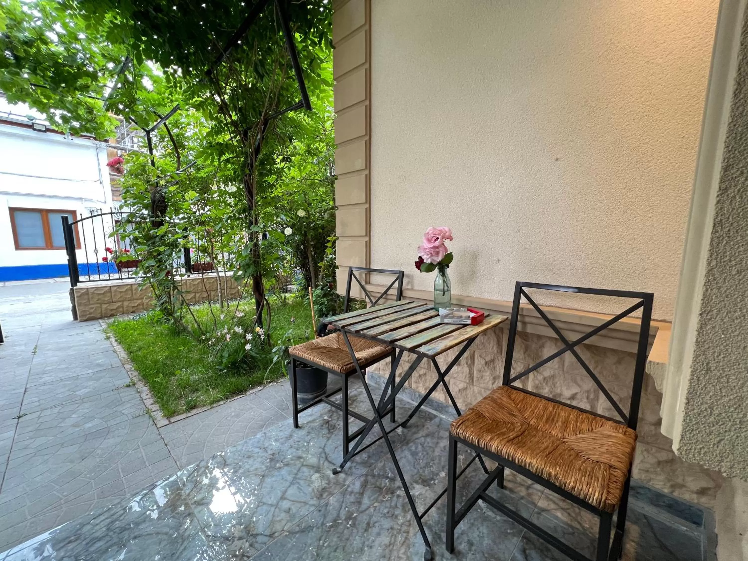 Spring in Hotel Boutique Cathedral Plaza Residences room for rent downtown