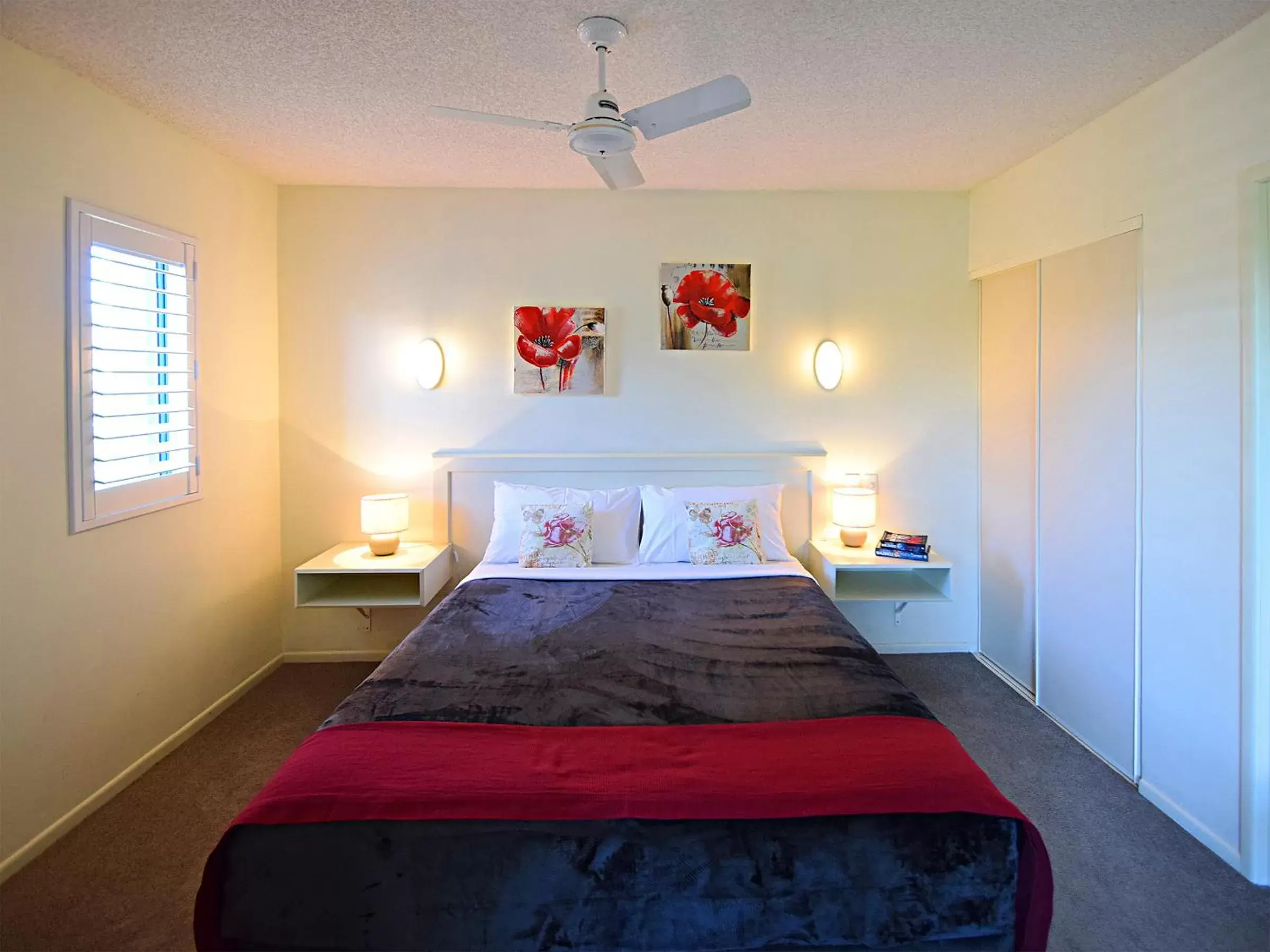 Bedroom, Bed in Noosa River Sandy Shores
