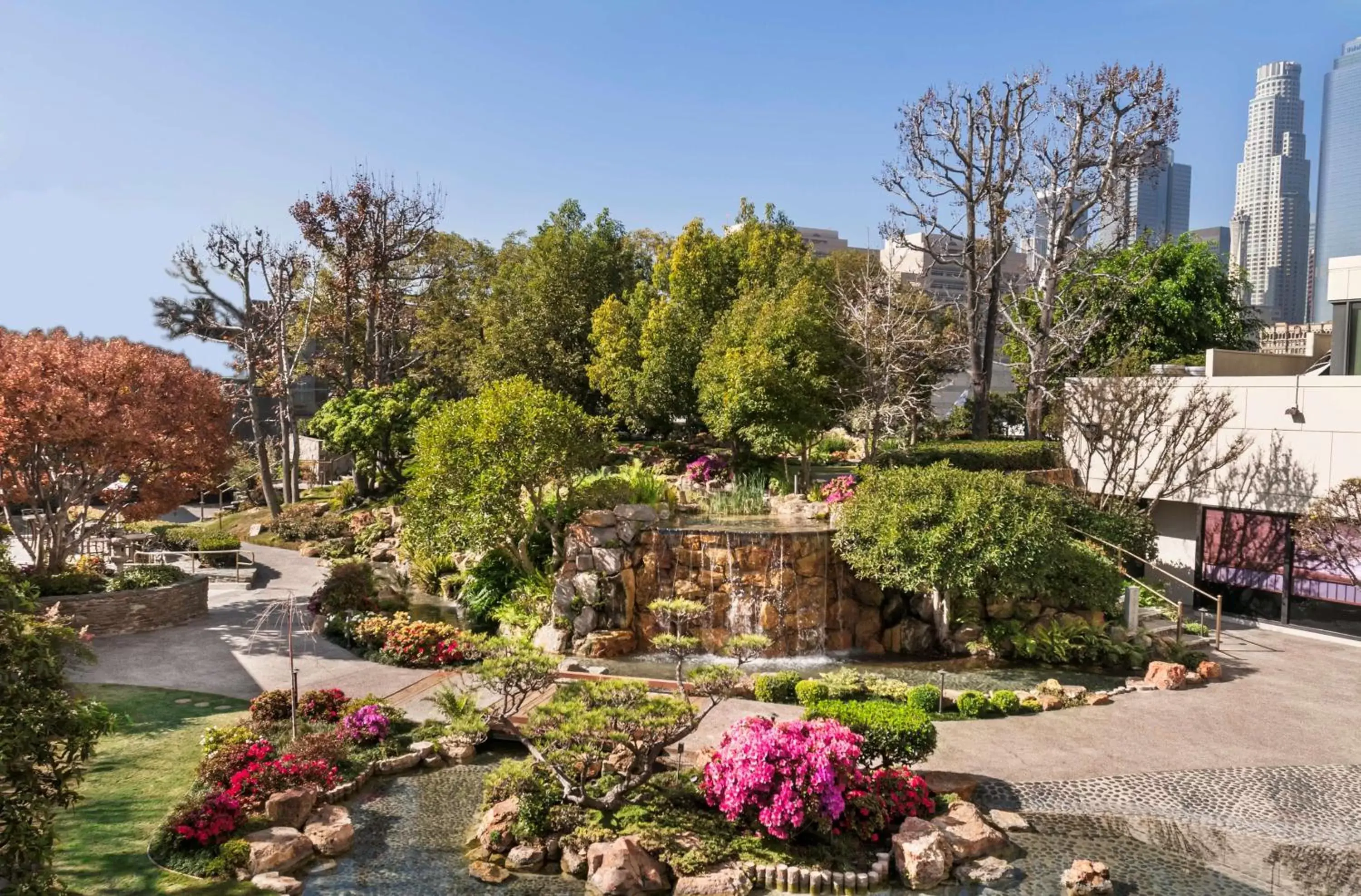 Property building in Doubletree by Hilton Los Angeles Downtown Property building in Doubletree by Hilton Los Angeles Downtown