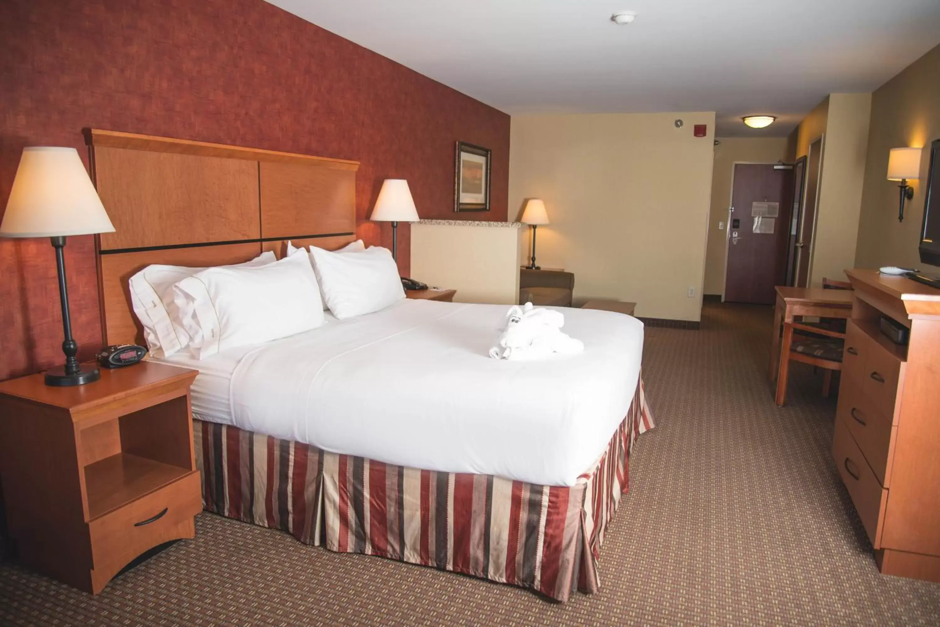 Photo of the whole room, Bed in Holiday Inn Express Hotel & Suites Loveland, an IHG Hotel