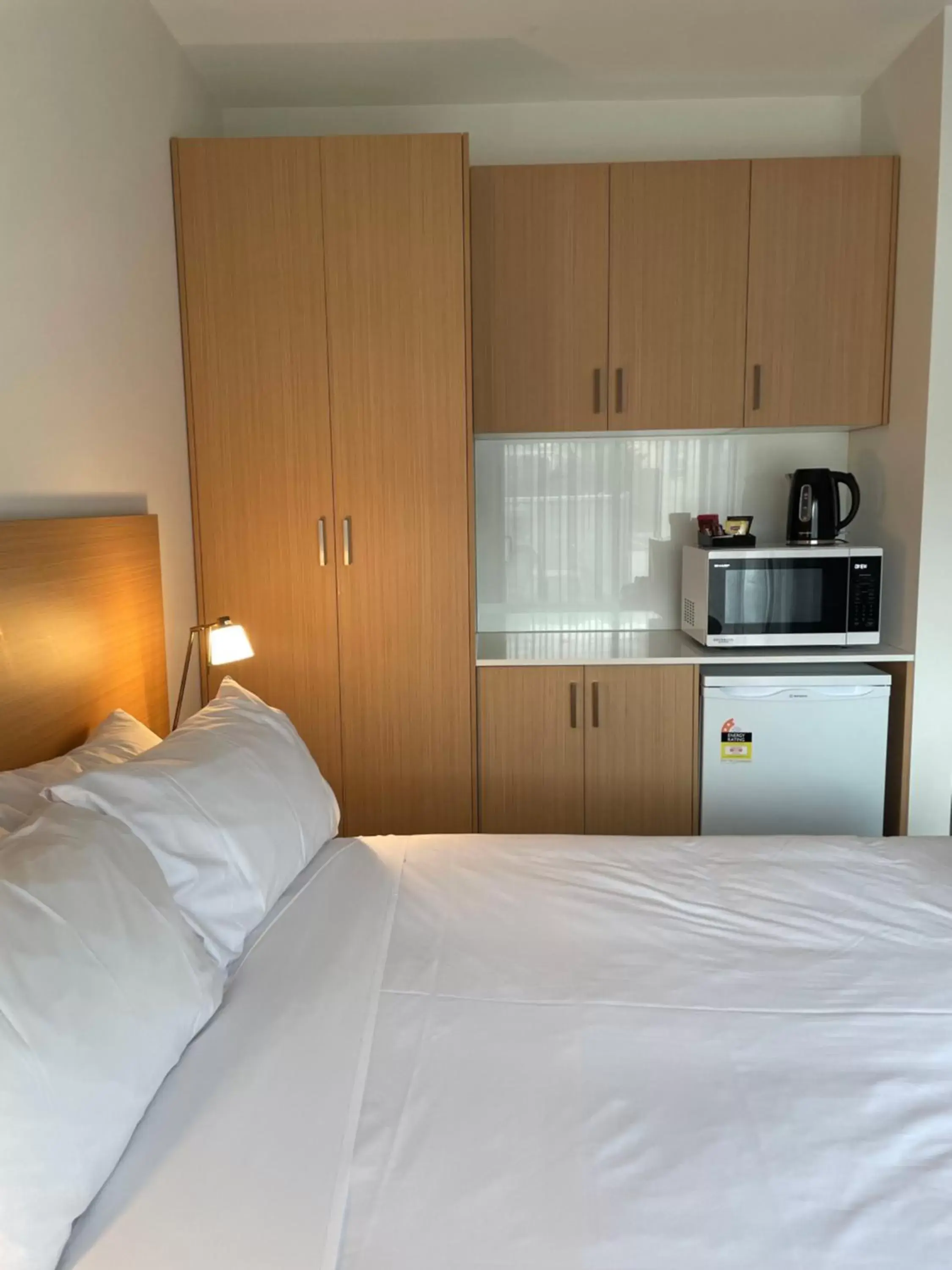 Deluxe Queen Room in Whittlesea Motel Deluxe Queen Room in Whittlesea Motel