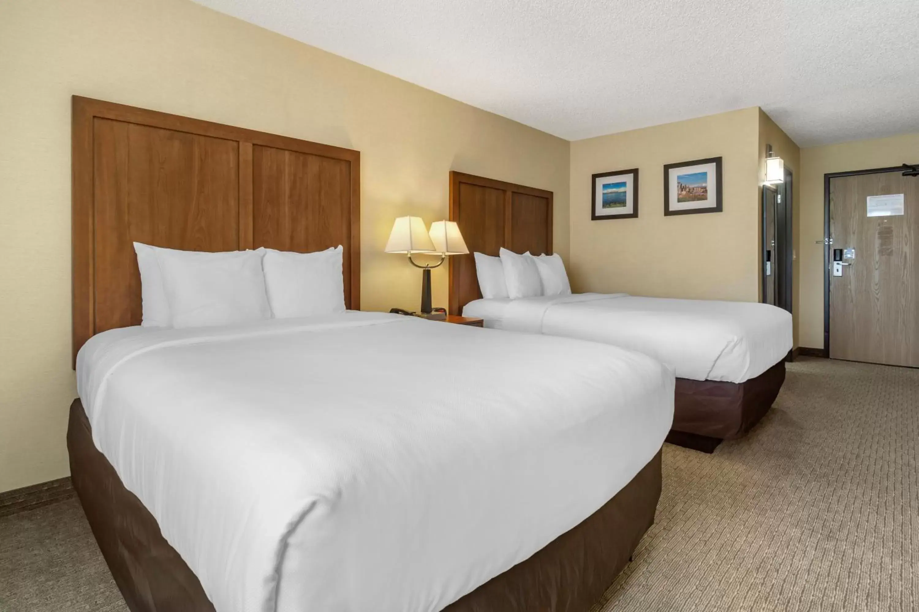Bed in Comfort Inn & Suites Bothell – Seattle North