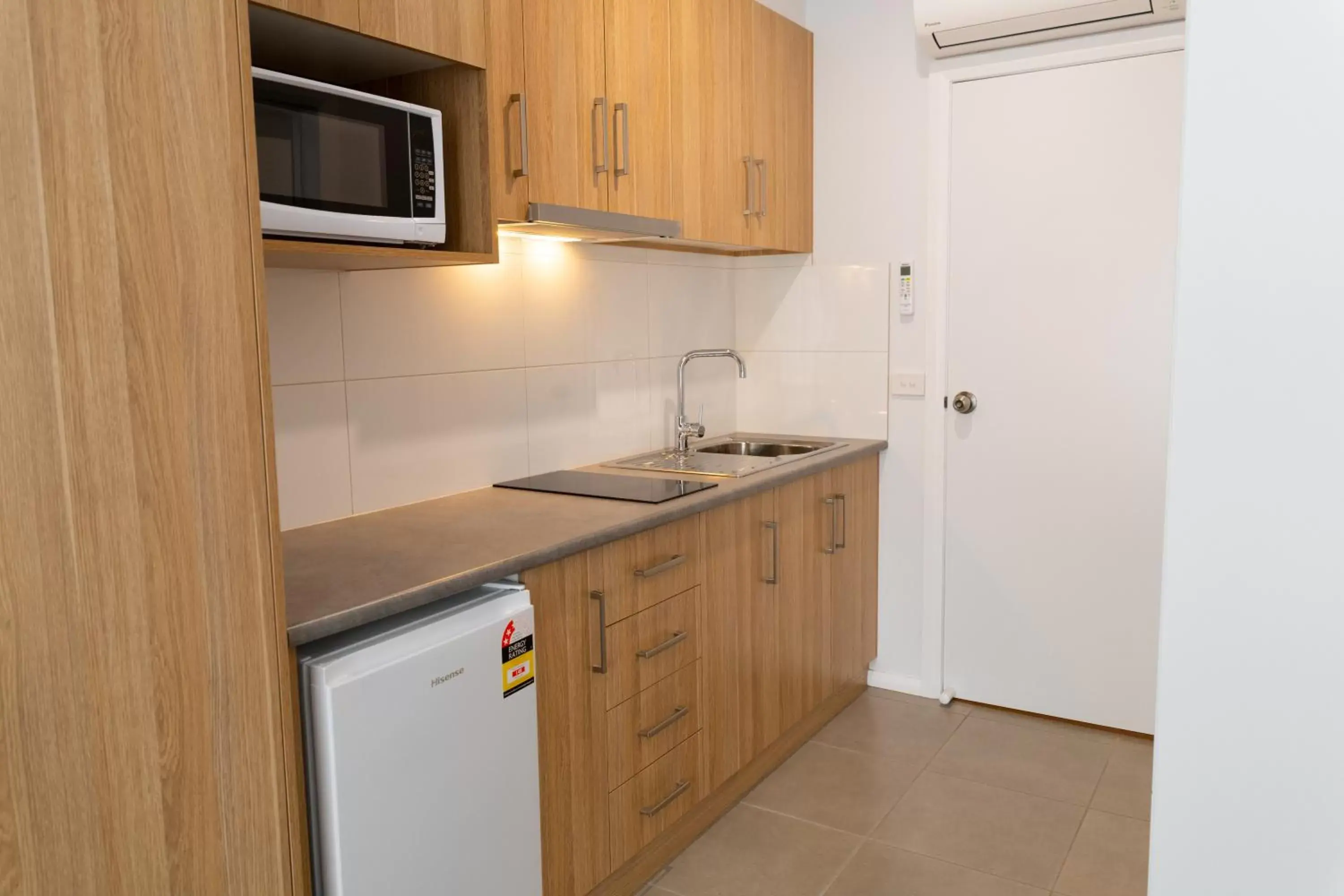 Kitchen or kitchenette, Kitchen/Kitchenette in Econo Lodge Mildura