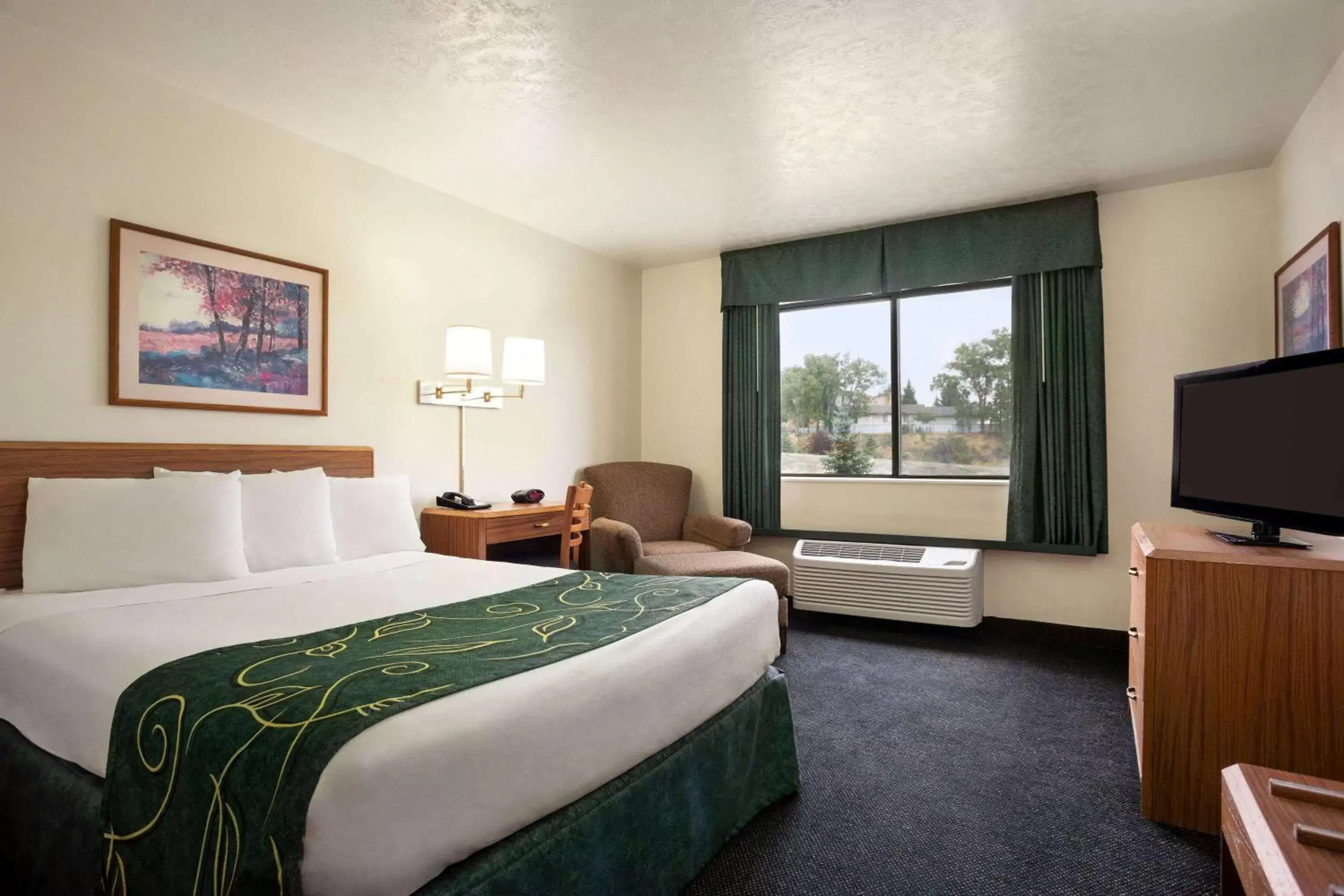 Photo of the whole room, Bed in Travelodge by Wyndham Green River WY