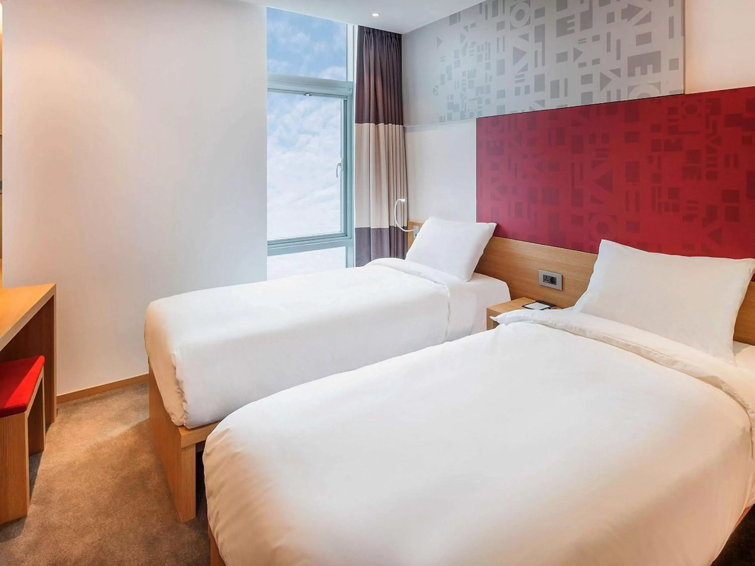 Photo of the whole room, Bed in Travelodge Dongdaemun Seoul