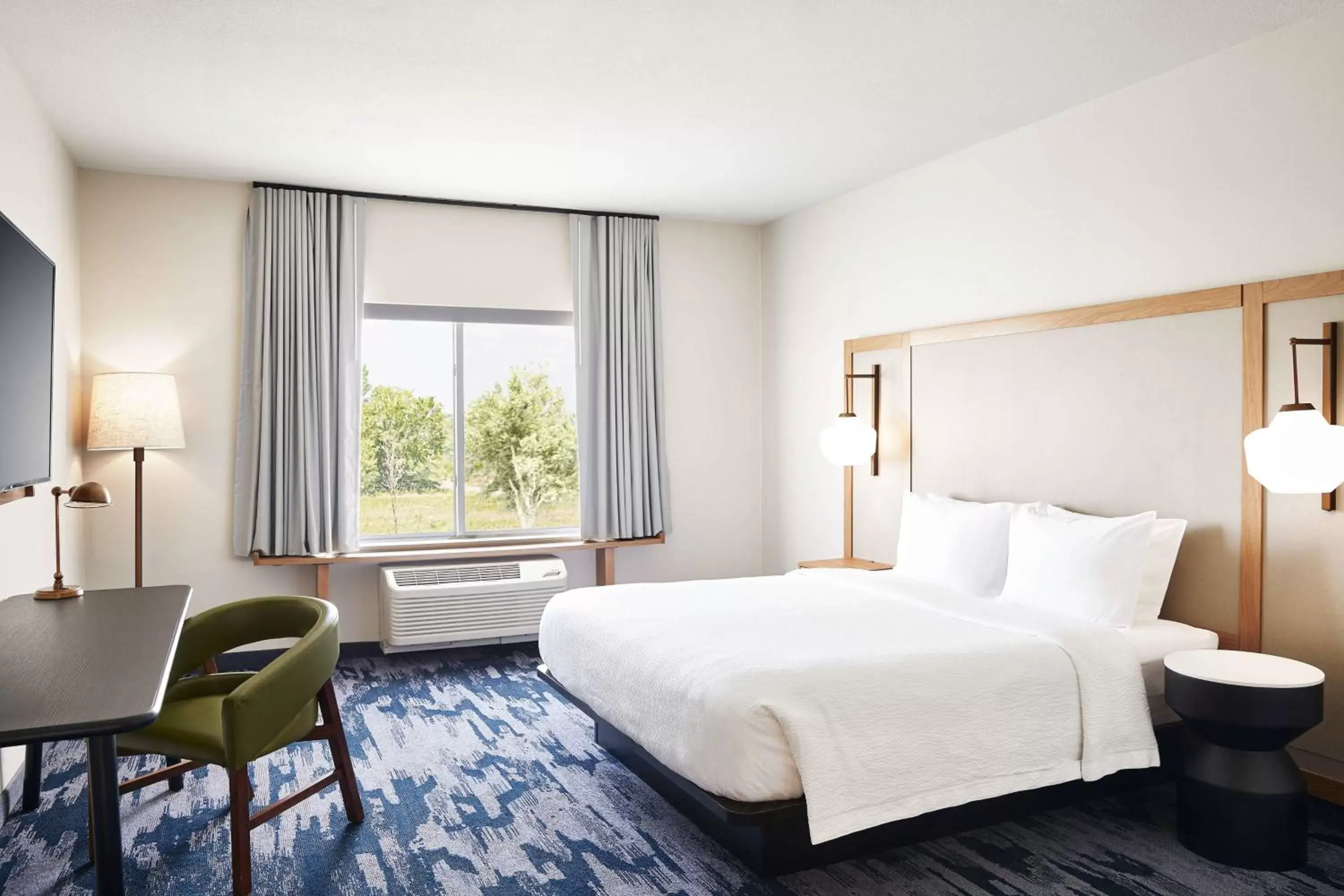Photo of the whole room, Bed in Fairfield Inn & Suites by Marriott Kansas City Belton