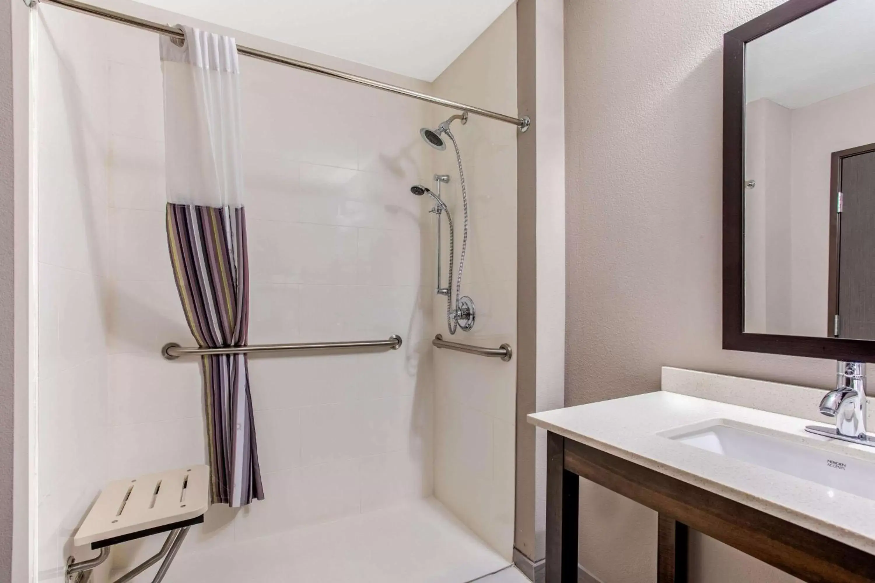Shower, Bathroom in La Quinta by Wyndham Cullman
