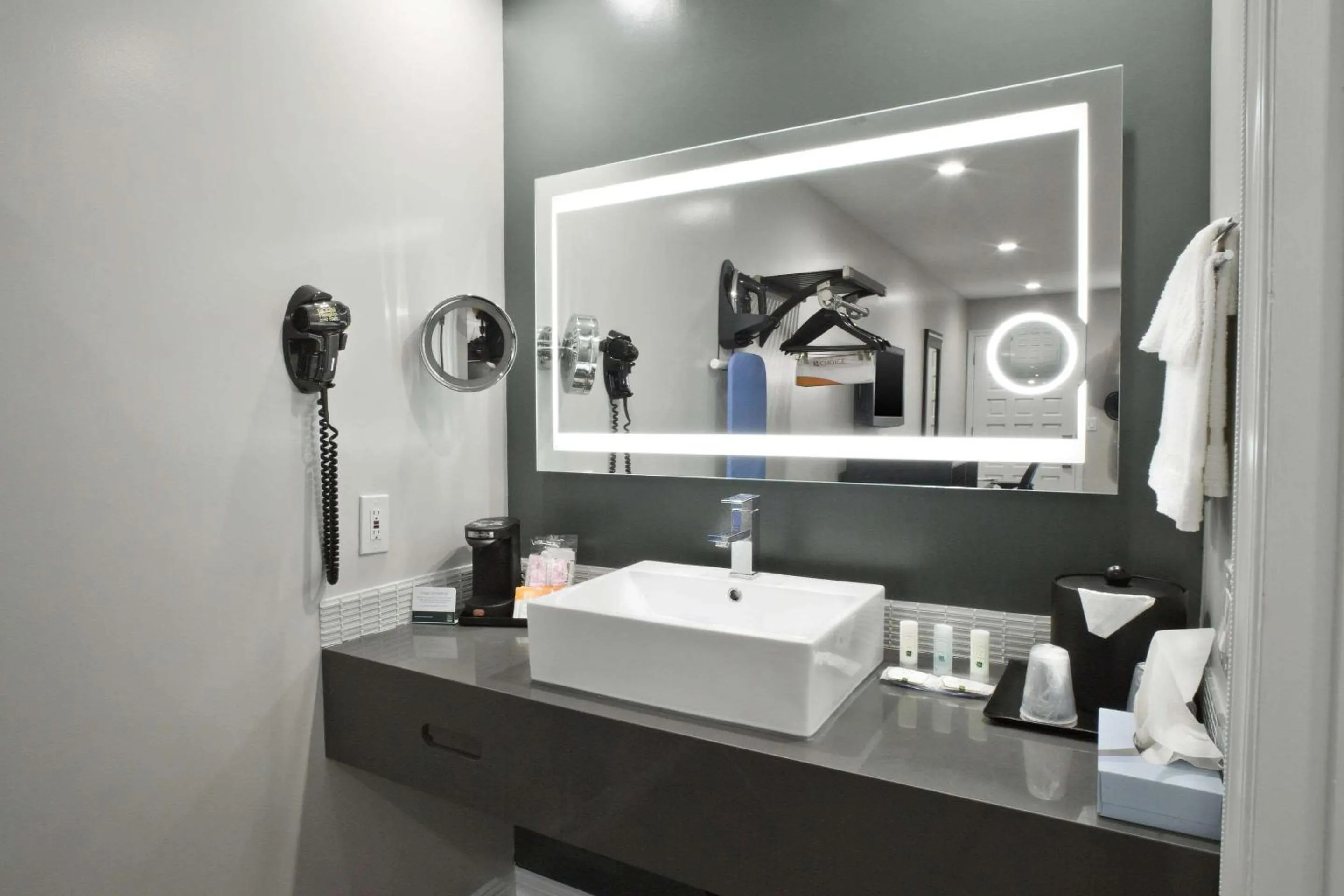 Bathroom in Bay Area Inn & Suites