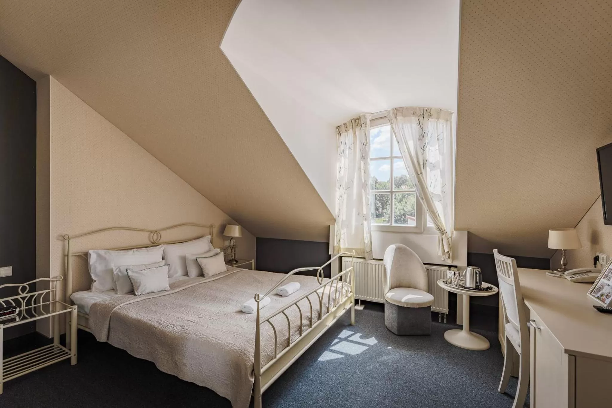 Photo of the whole room, Bed in Moon Garden Old Town Hotel